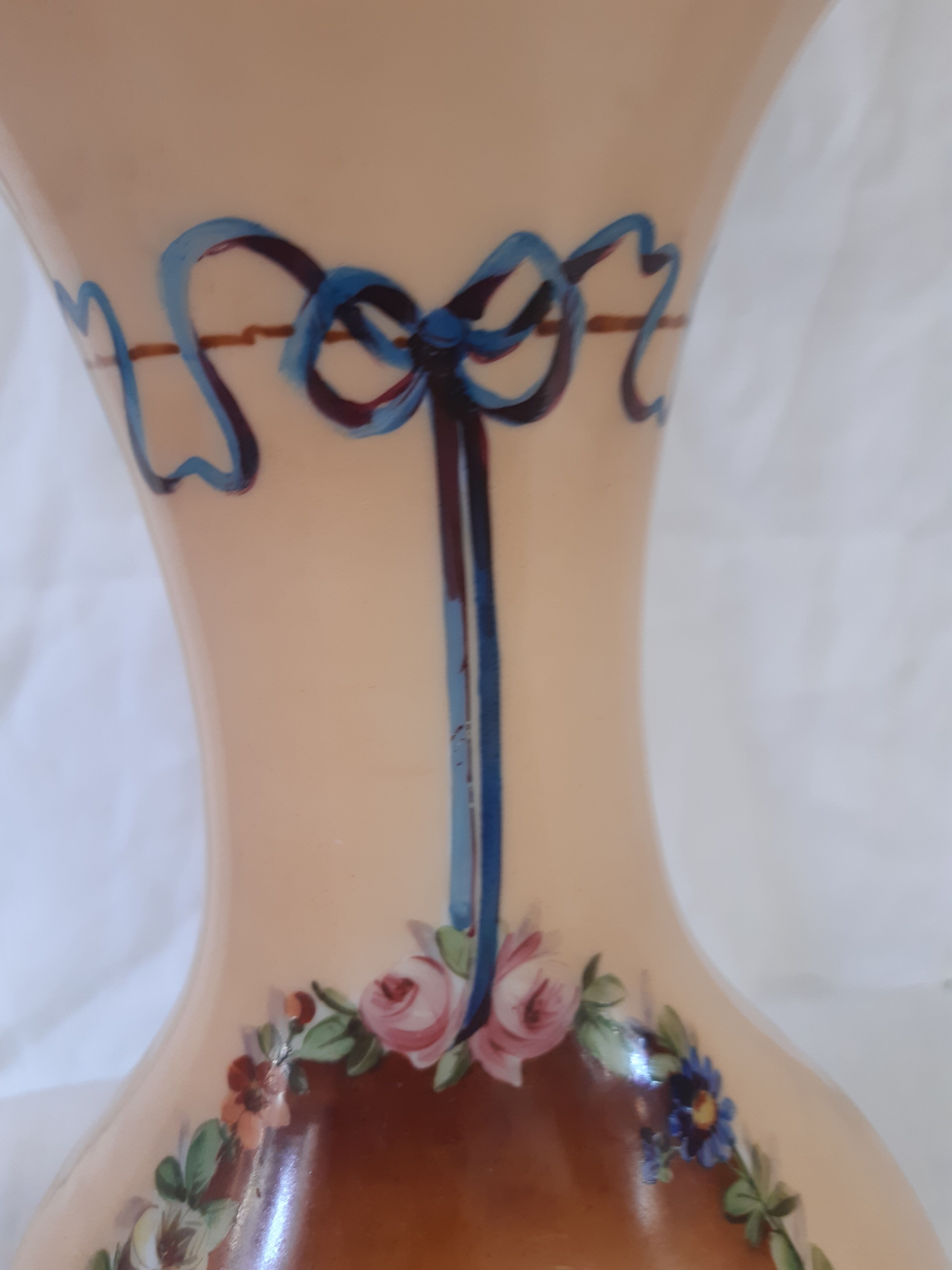 Napoleon III vase, in crystal opaline