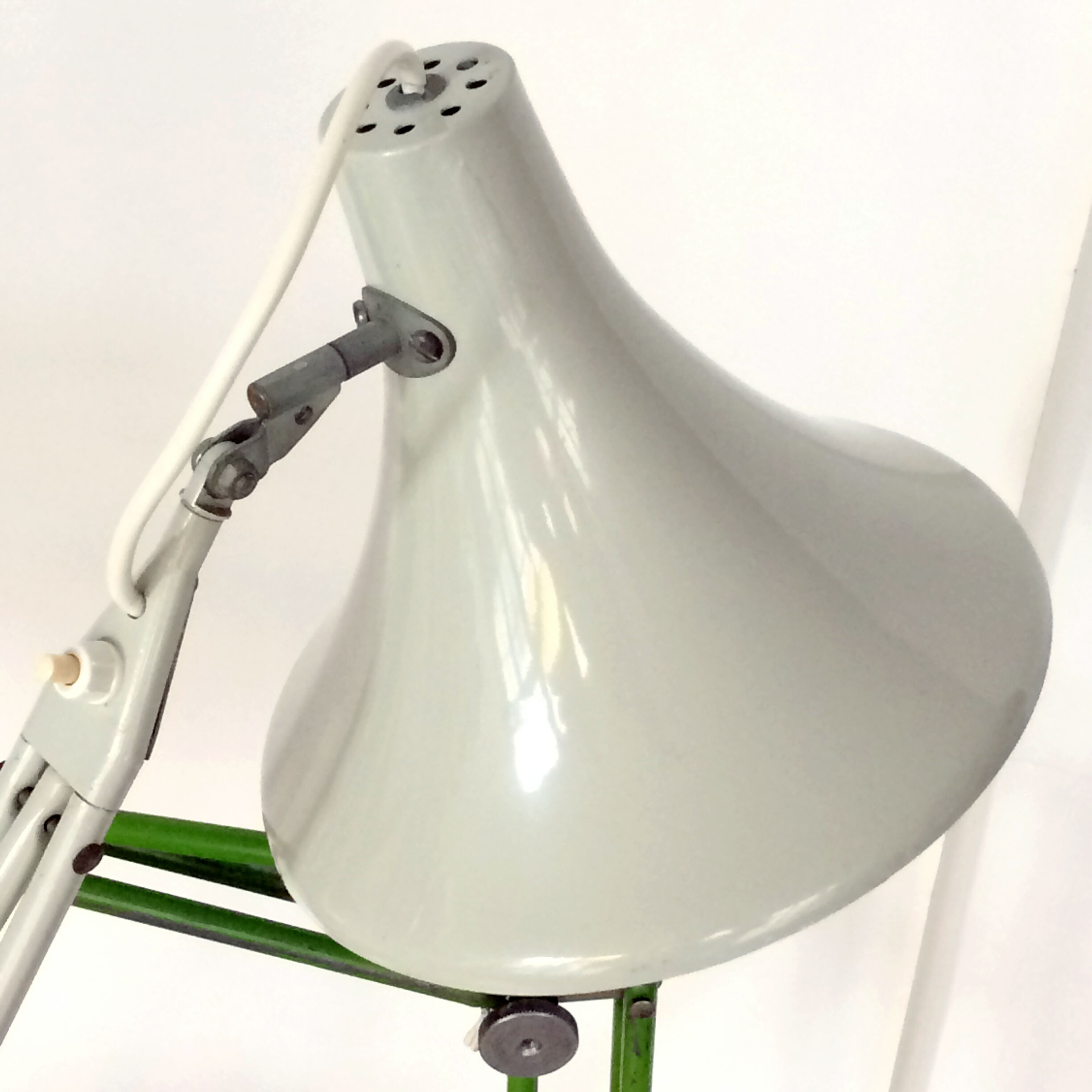 Trois lampes de bureau aux couleurs italiennes