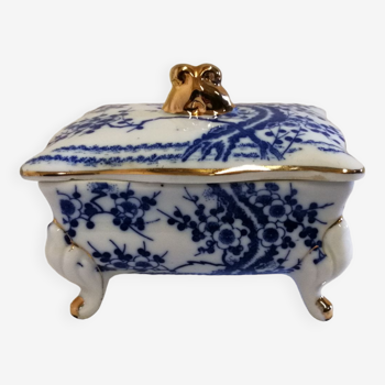 Rectangular porcelain box