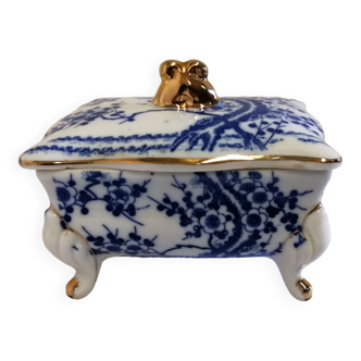 Rectangular porcelain box