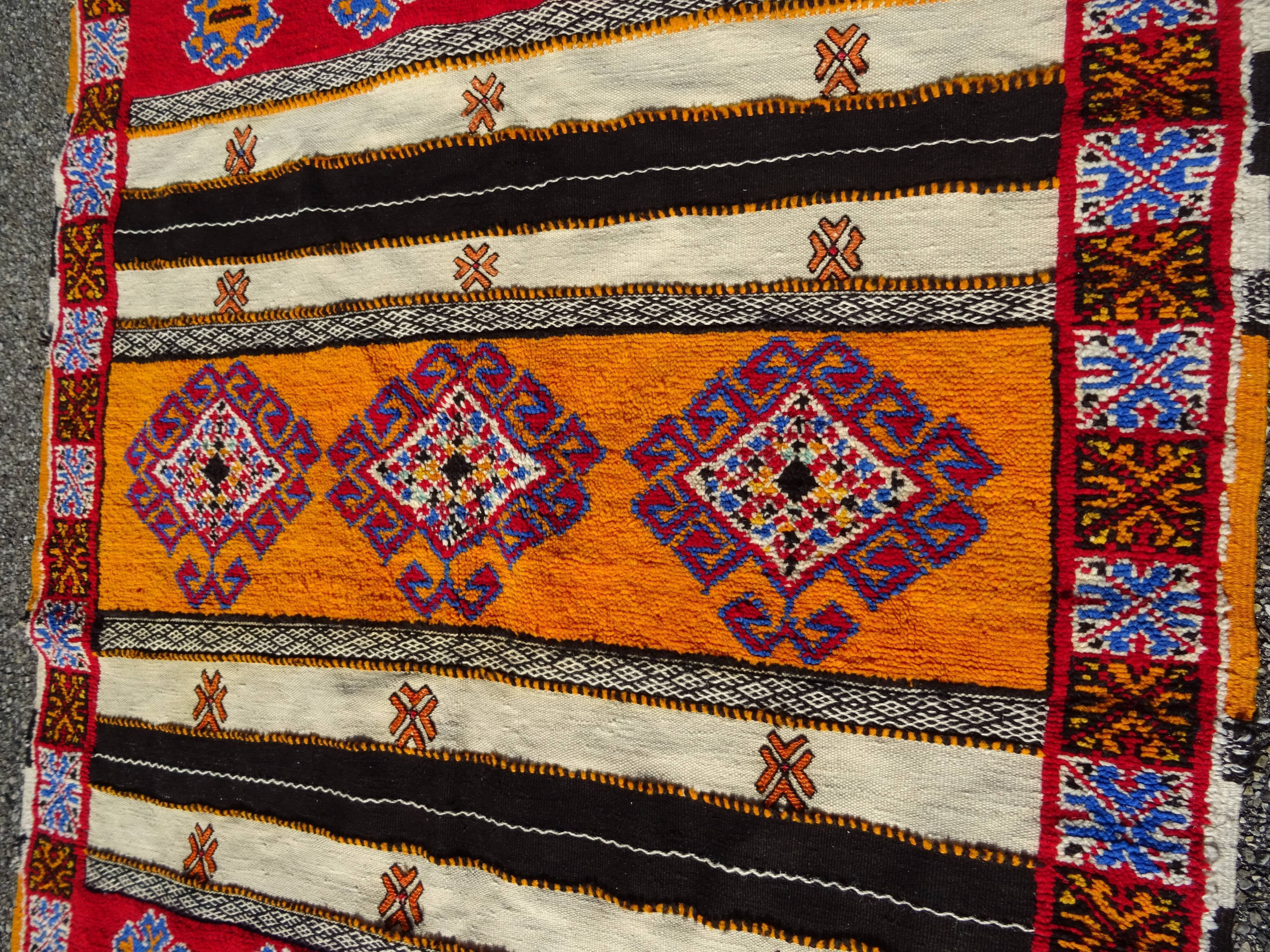 Handmade Berber carpet 250 x 136 cm