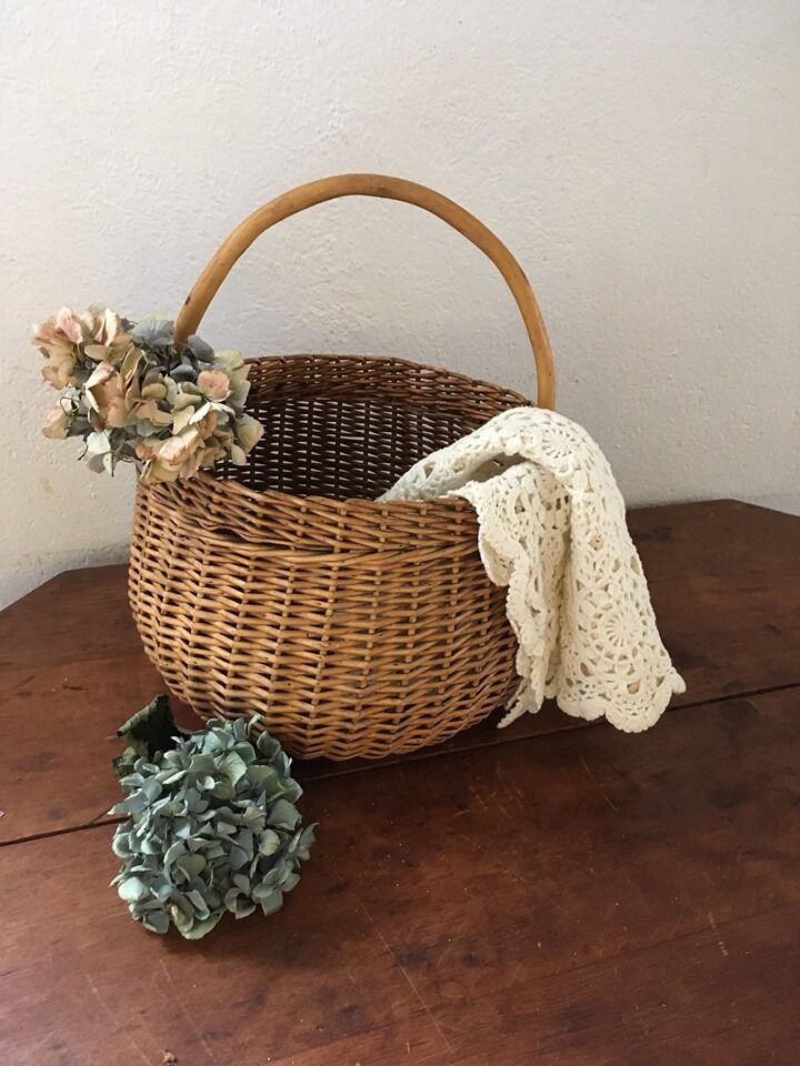 Round wicker basket