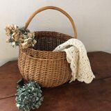 Round wicker basket