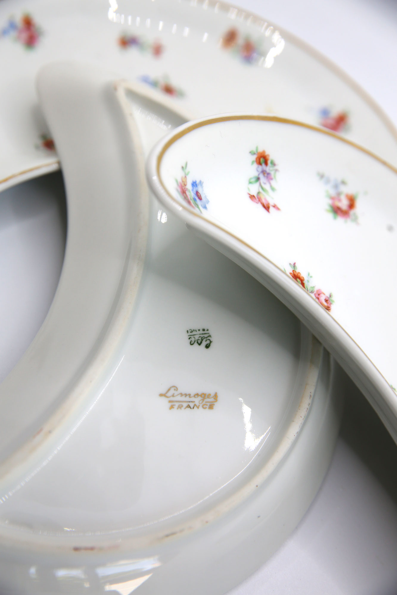 Delight moon with flower motifs and gold border in Limoges porcelain