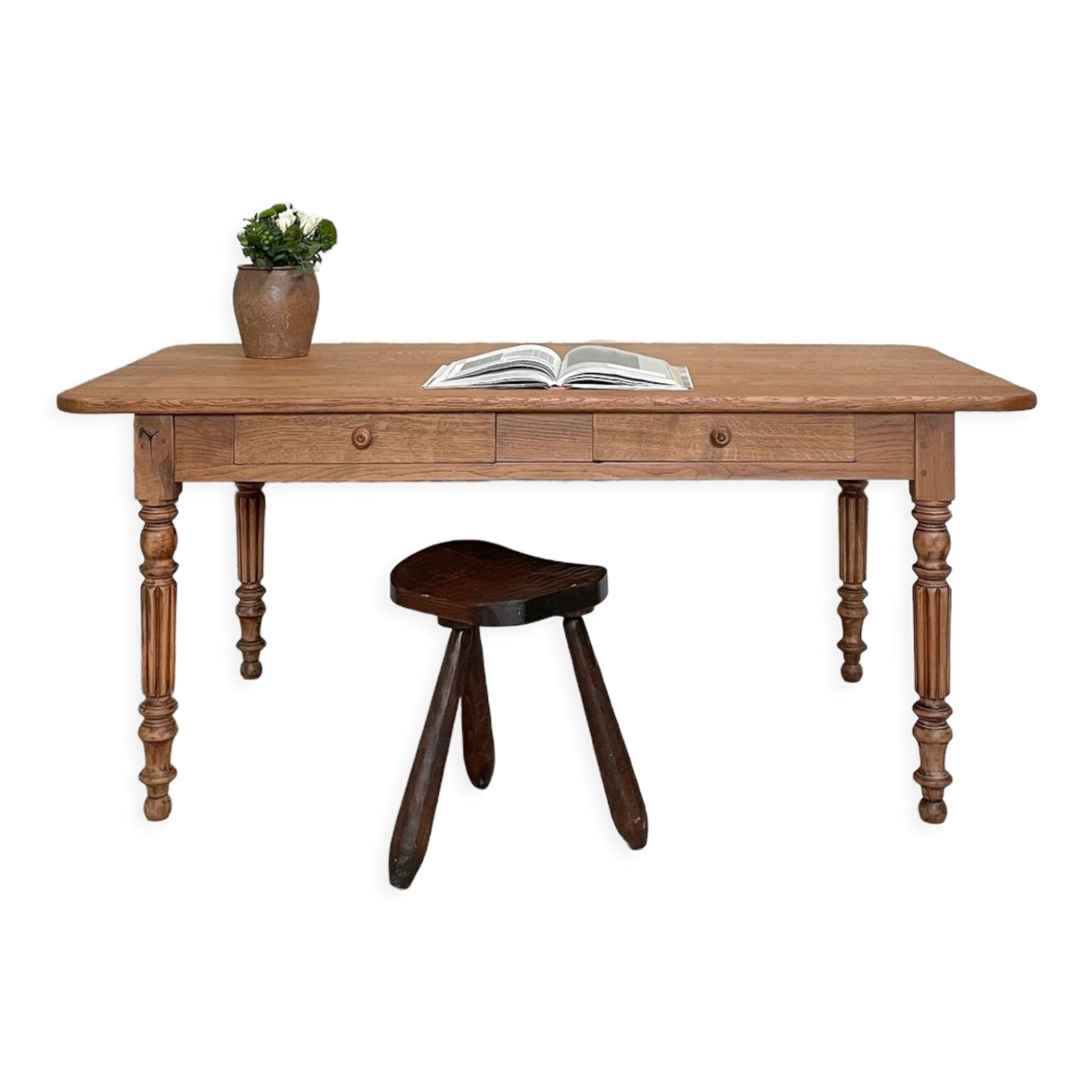 Table with turned legs in solid wood