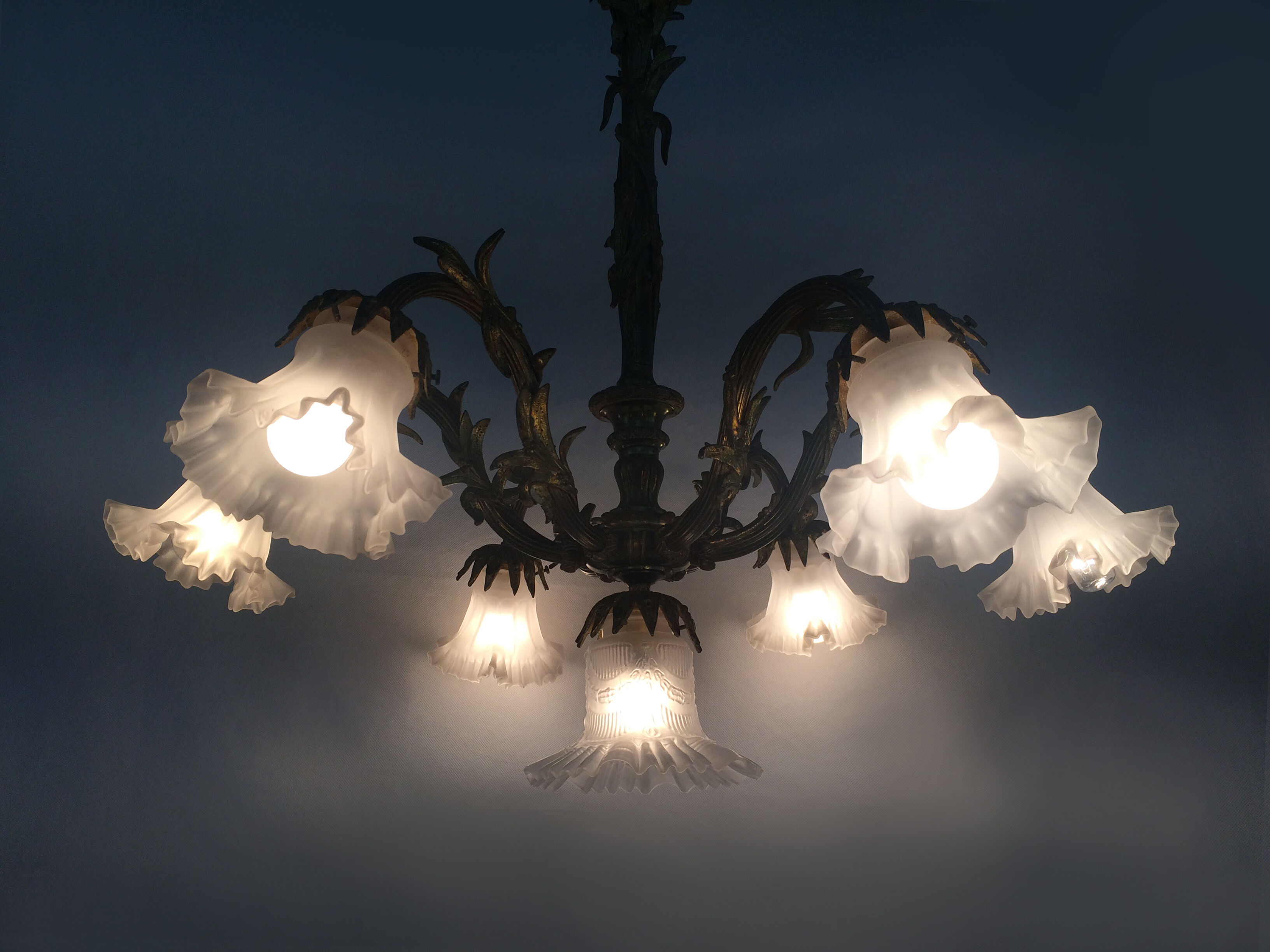 Old bronze chandelier with glass tulips with 7 fires. Nineteenth chandelier