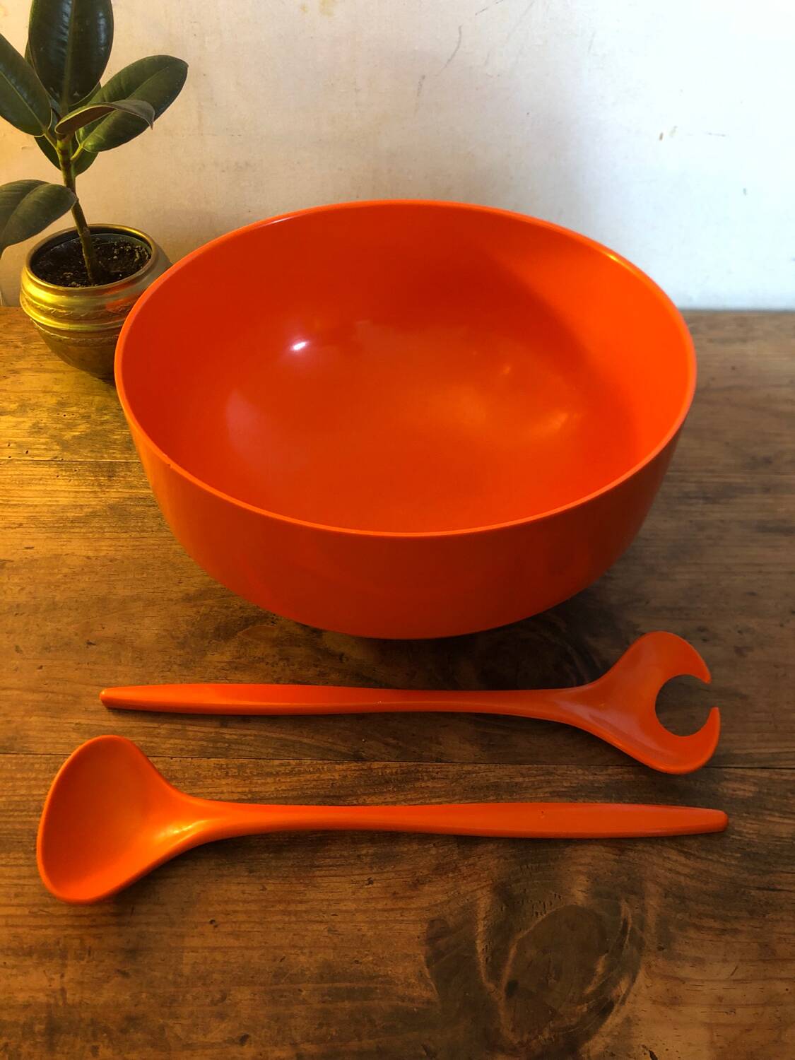 Seventies salad bowl