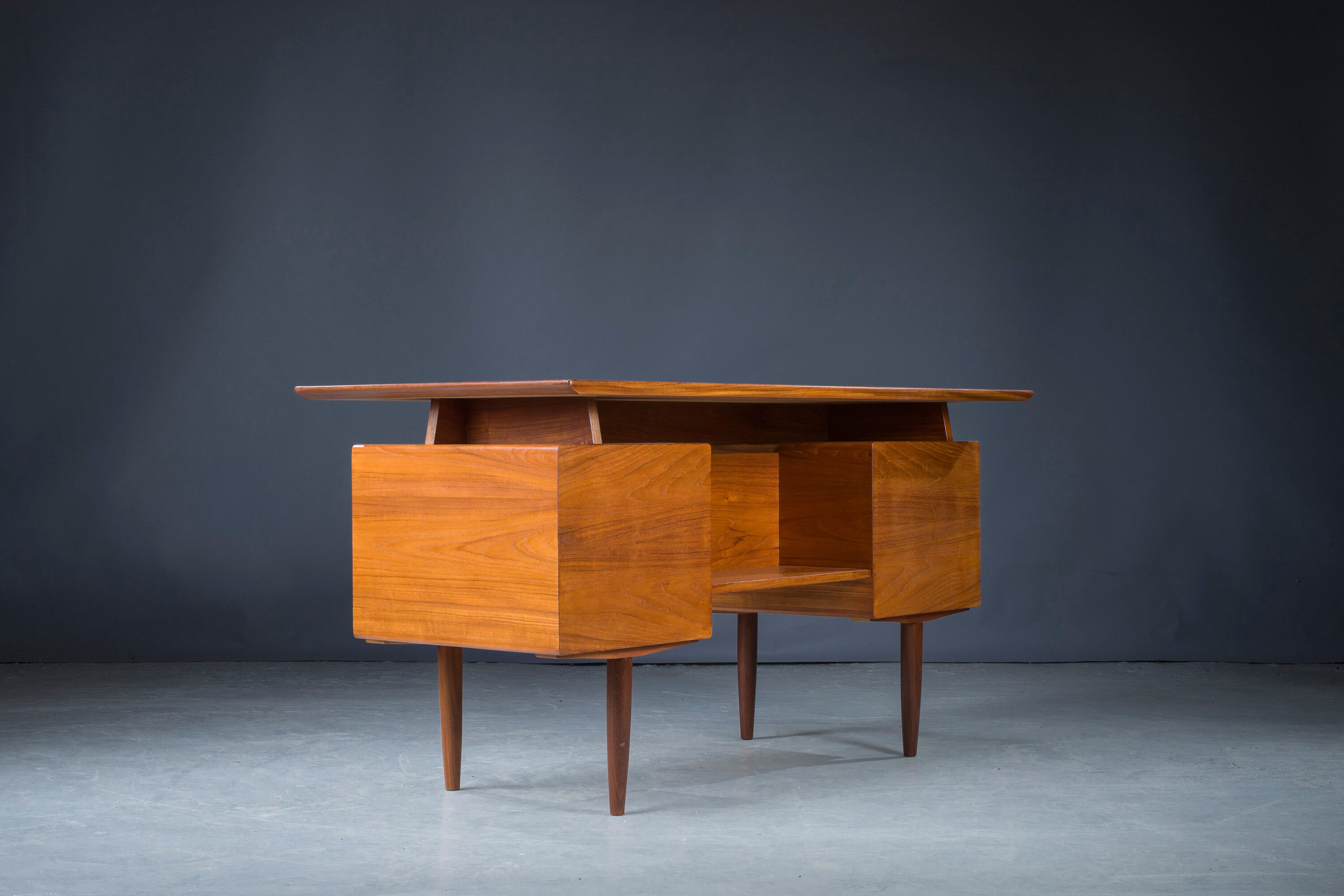 Mid-Century Danish Desk in Teak, 1970s