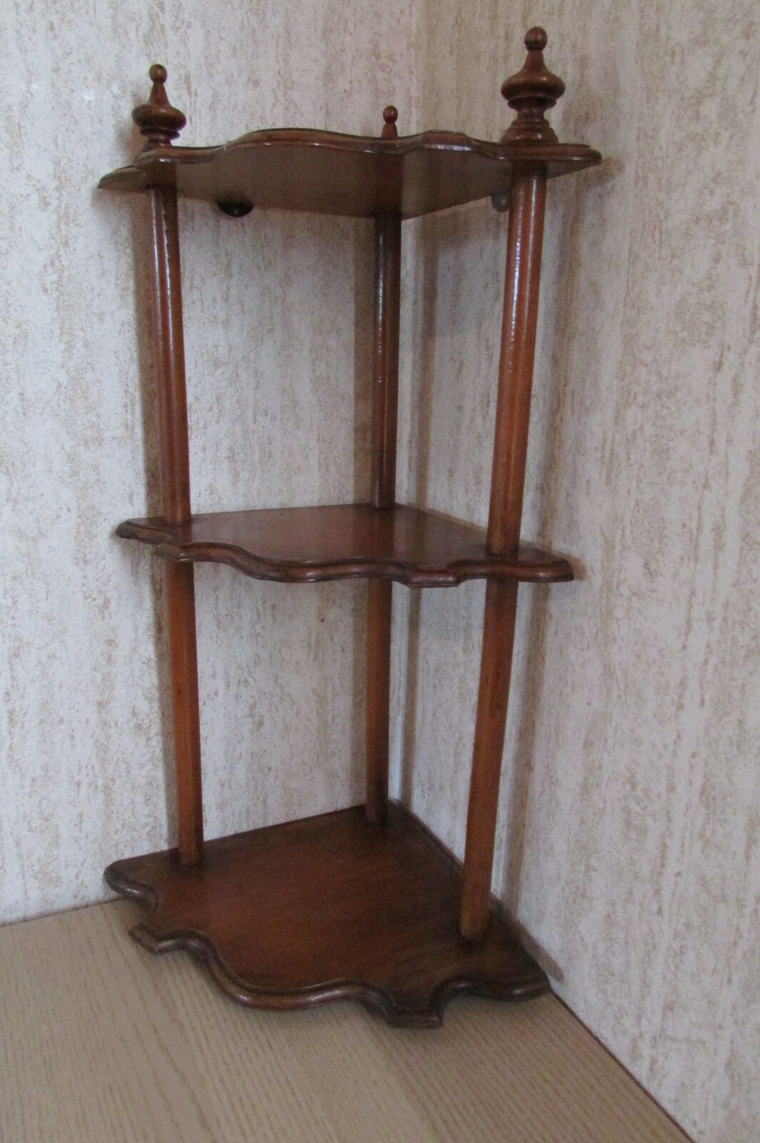 Wall corner shelf cherrywood