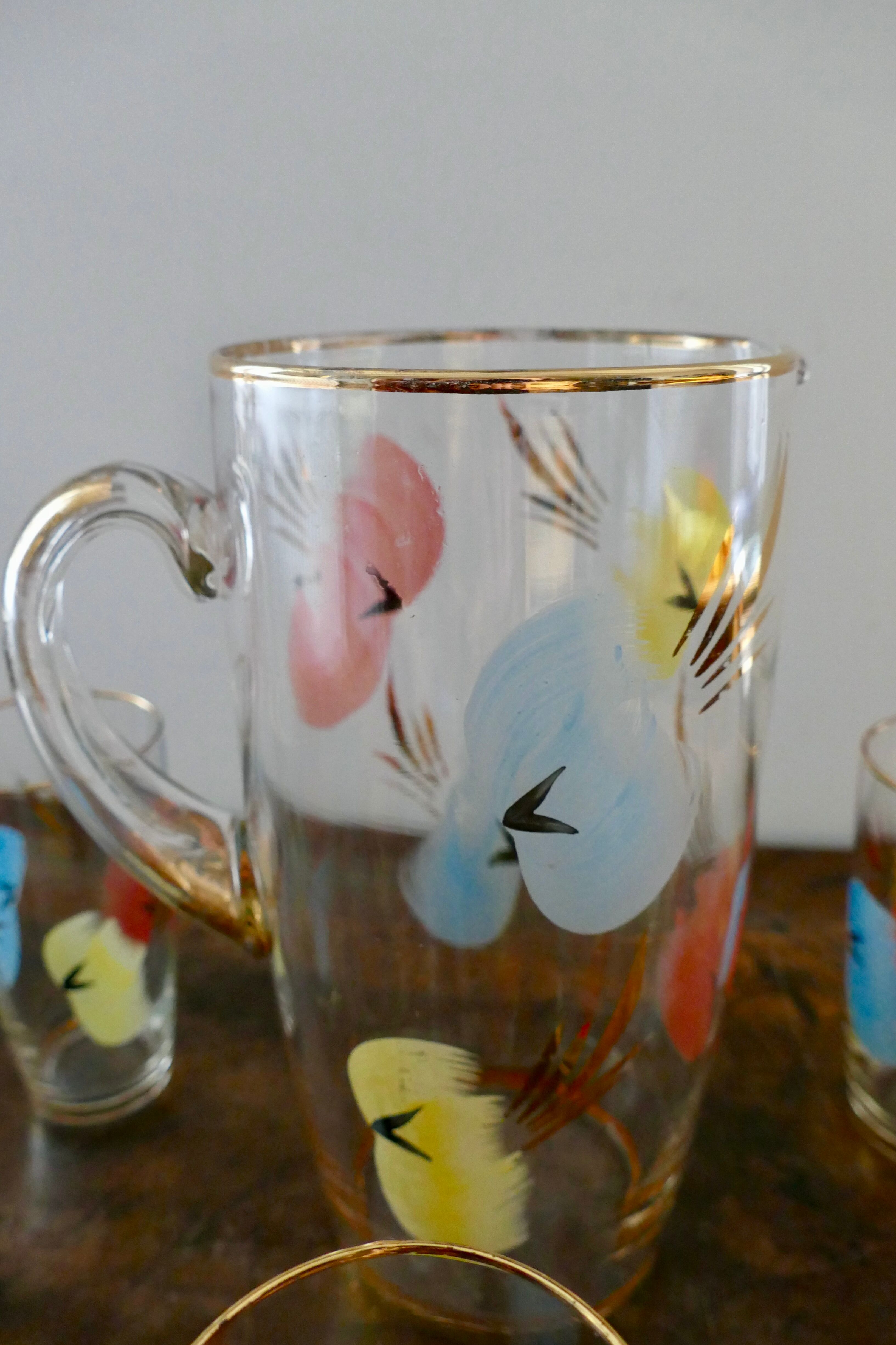 Service glasses and carafe