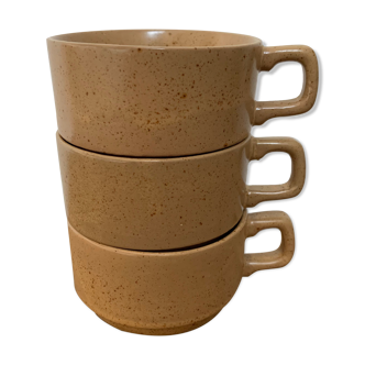 Coffee cups in sandstone