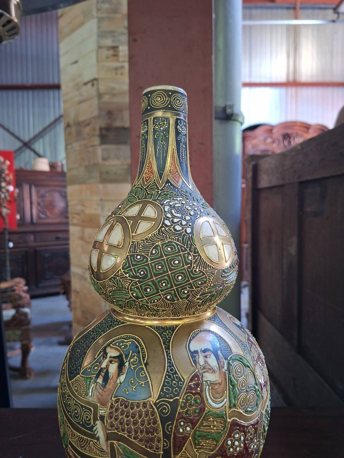 Satsuma Meiji period: Polychrome and gilded ceramic gourd vase