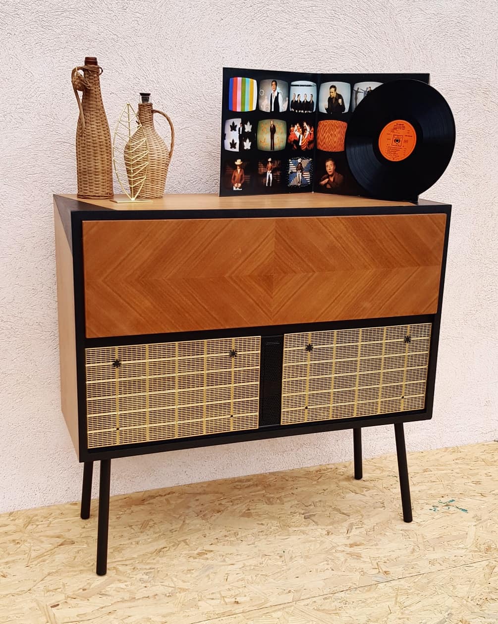 Vintage hifi radio cabinet the voice of his master