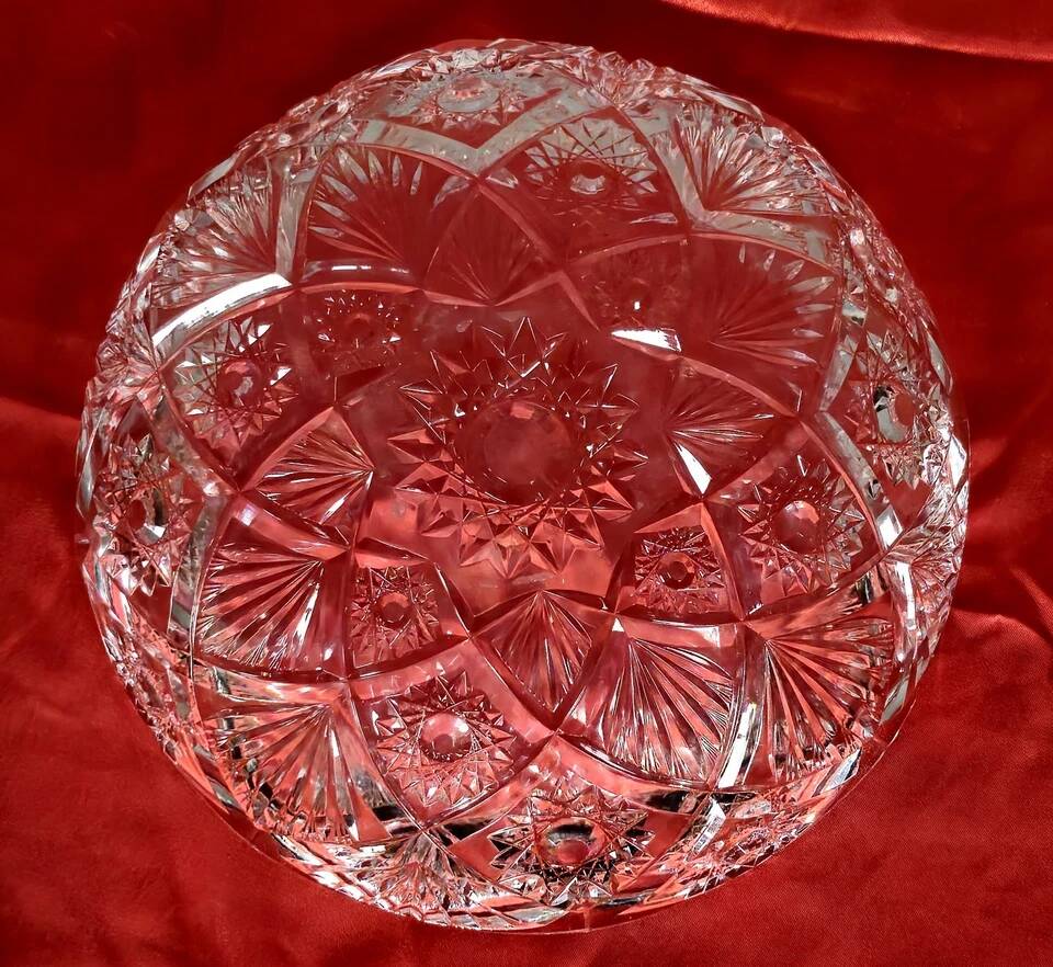 Chiseled crystal fruit bowl circa 1950-1960
