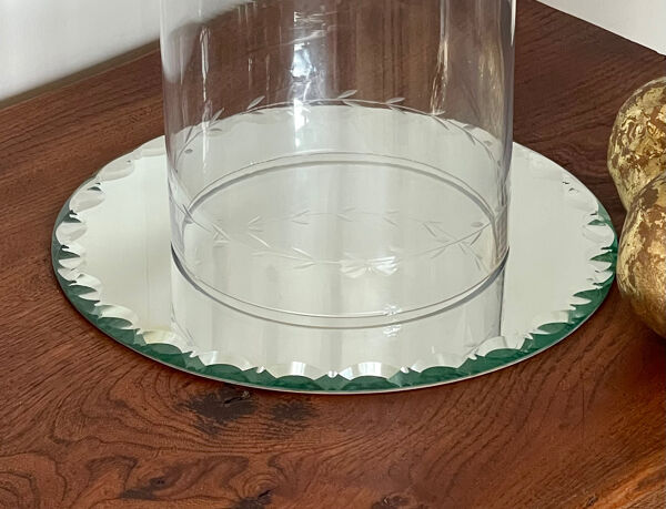 Cloche ancienne et son plateau