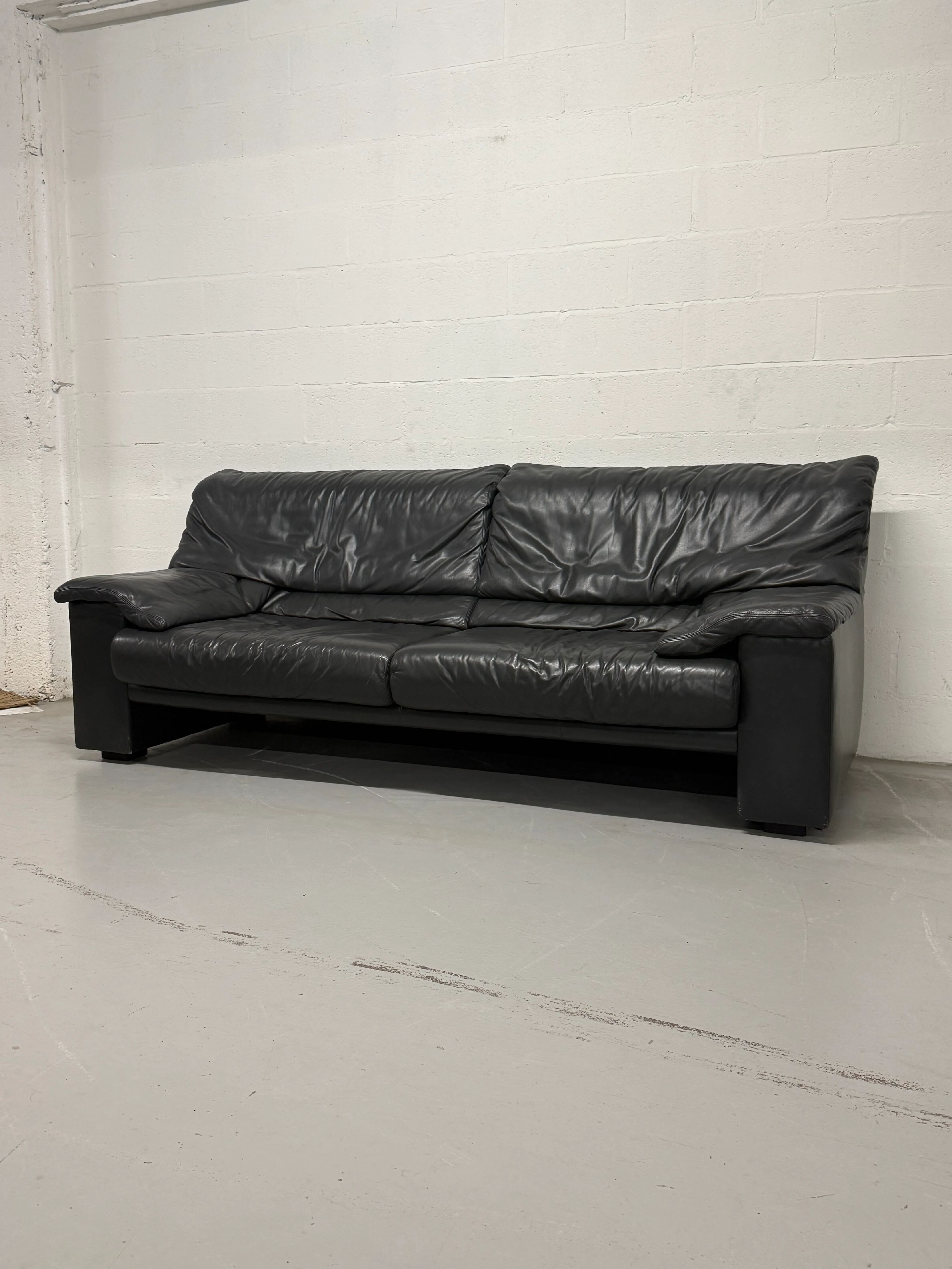 3-seater sofa by Durlet Belgium | Vintage black leather postmodern design |