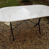 Bistro table in marble and cast iron