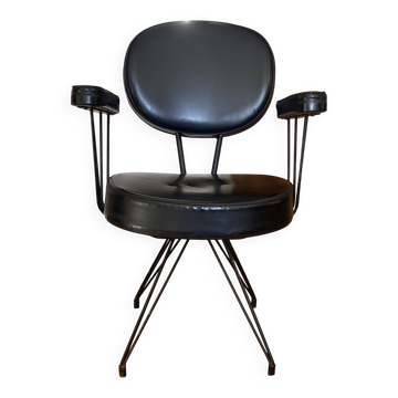 Very beautiful 1920s hairdresser's chair in excellent condition.