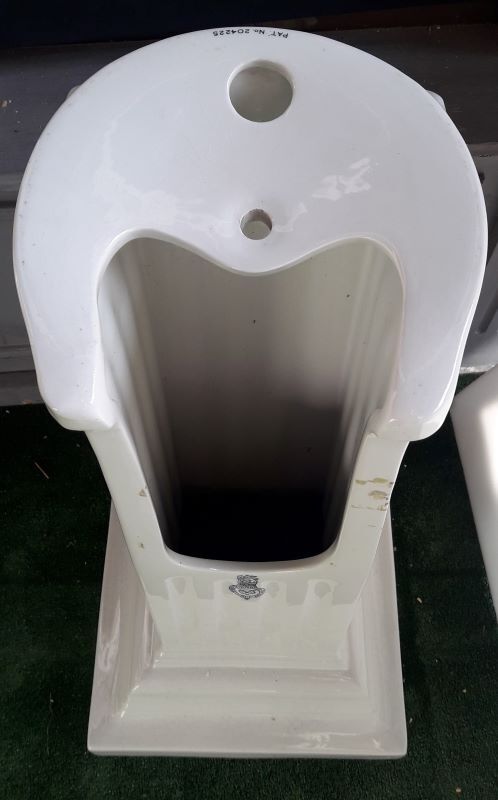 Gothy foot, Art Deco sink