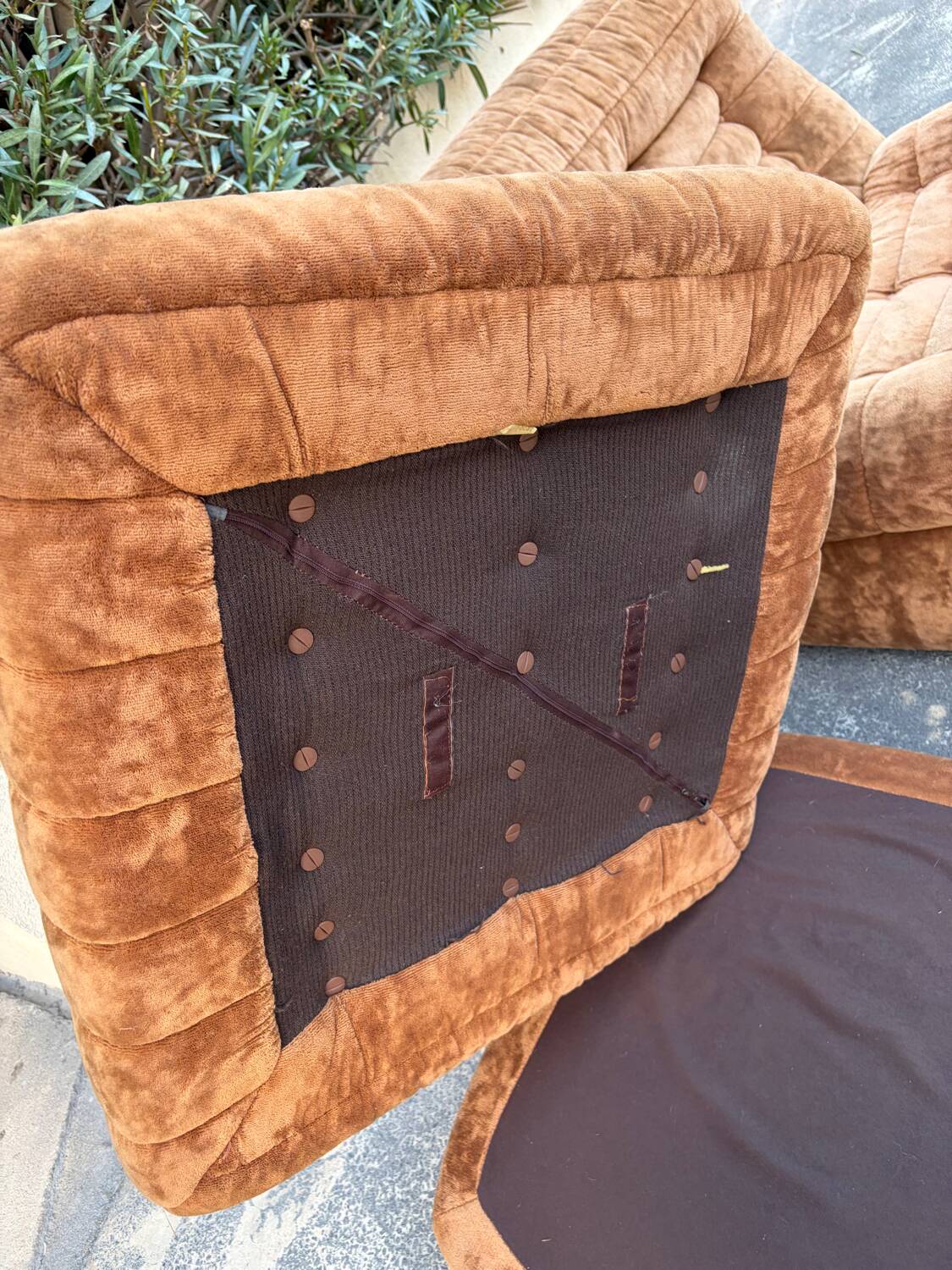Brown velvet armchair/ottoman vintage from the 70s/80s.