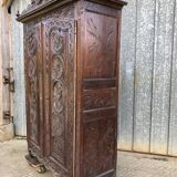 Armoire bretonne ancienne en chêne sculpté