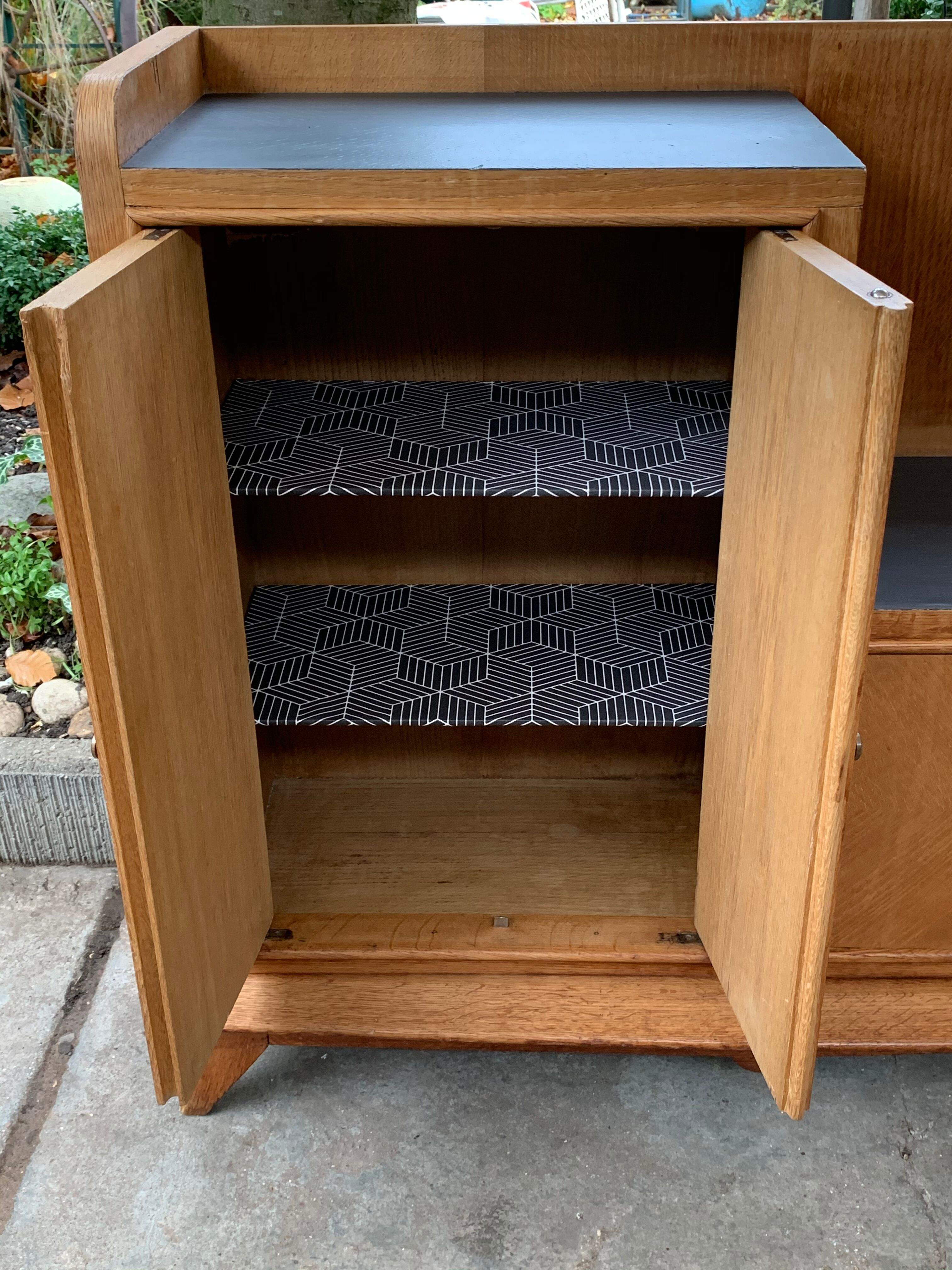 Buffet asymmetrical compass feet