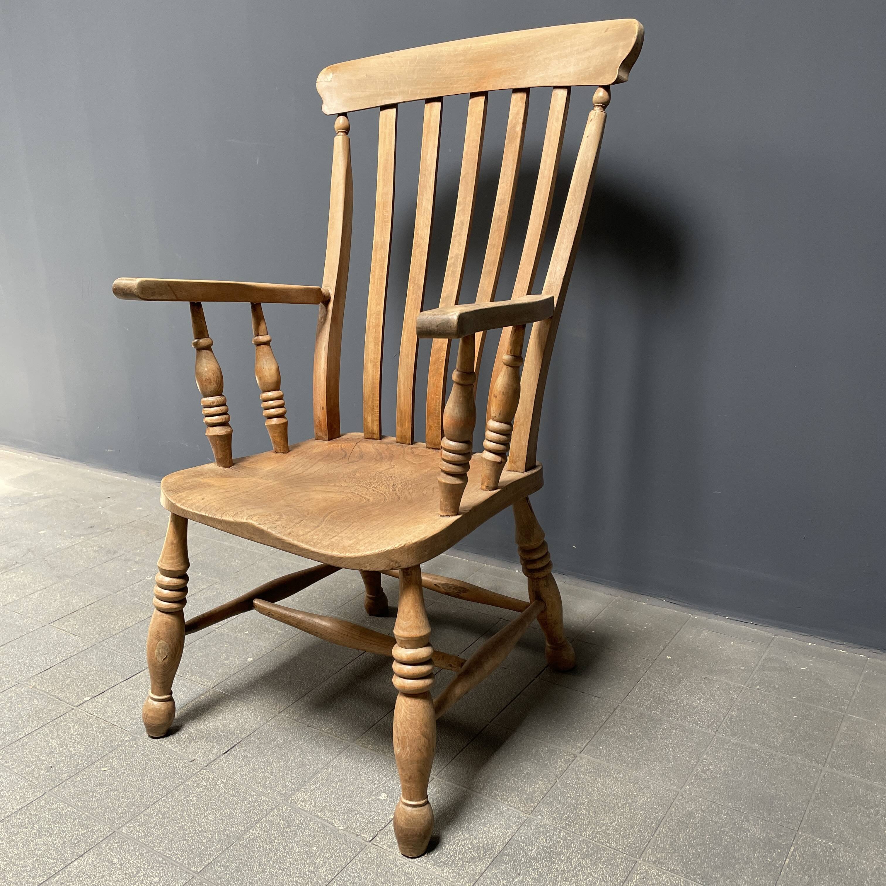 Fauteuil Windsor anglais en bois d'orme clair