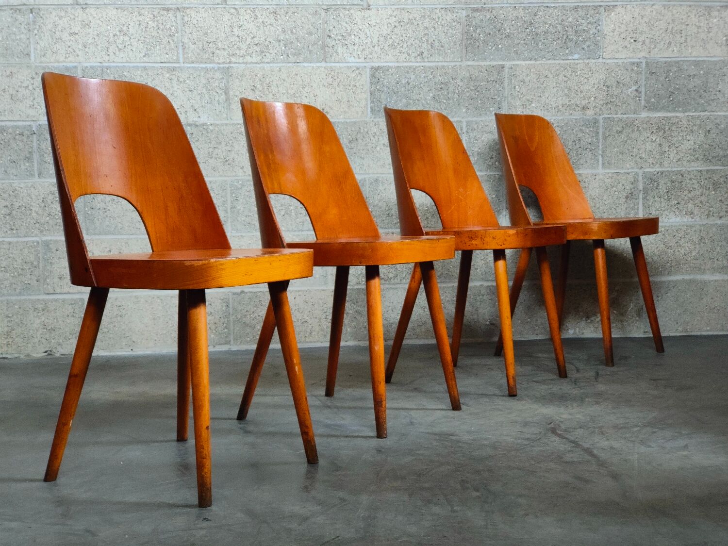Suite of 4 chairs 515 by Oswald Haerdtl for TON