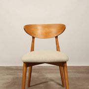 Chaise de table scandinave tissu beige bois naturel style minimaliste design ethnique personnalisation possible