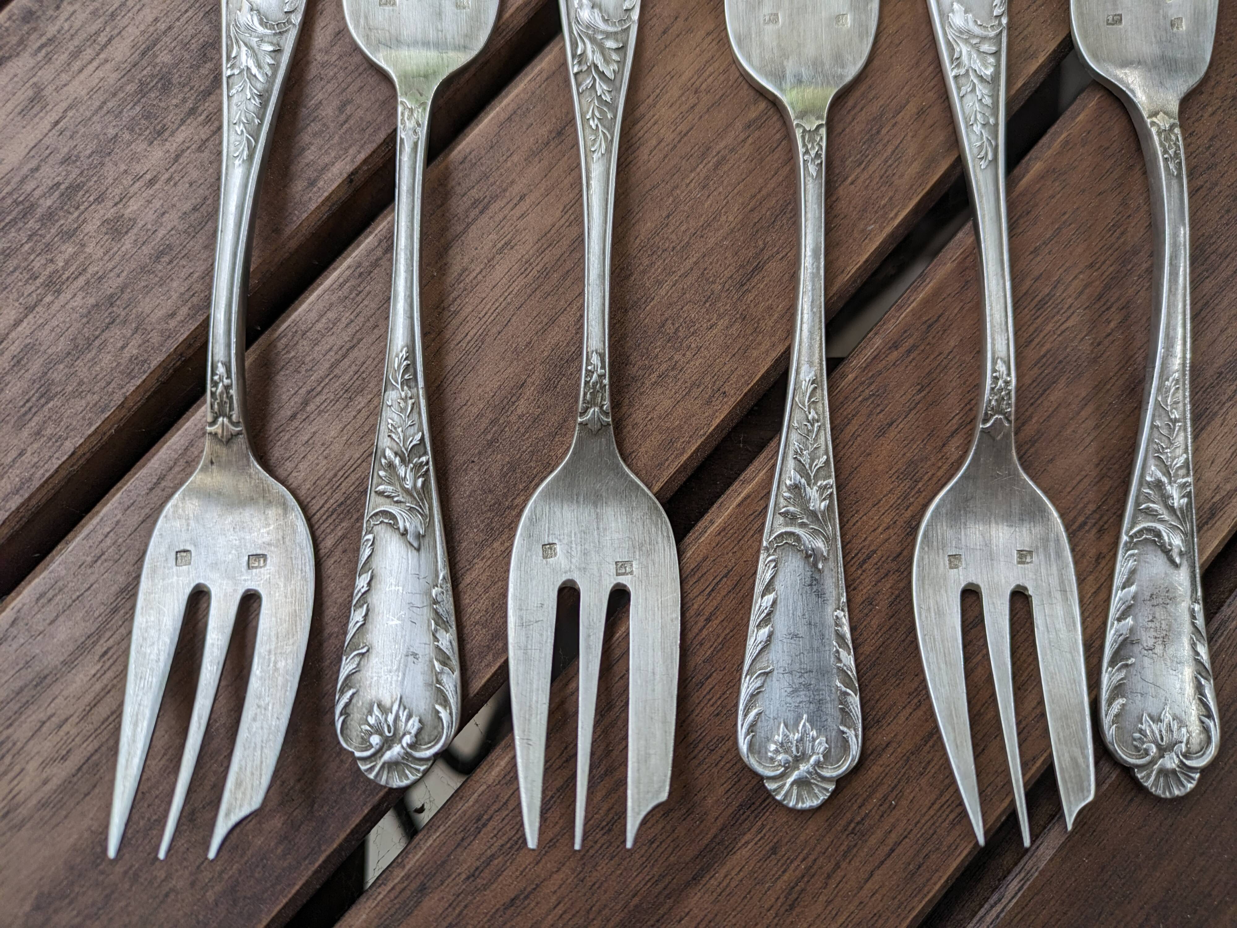 Set of 6 silver-plated oyster forks with floral decoration