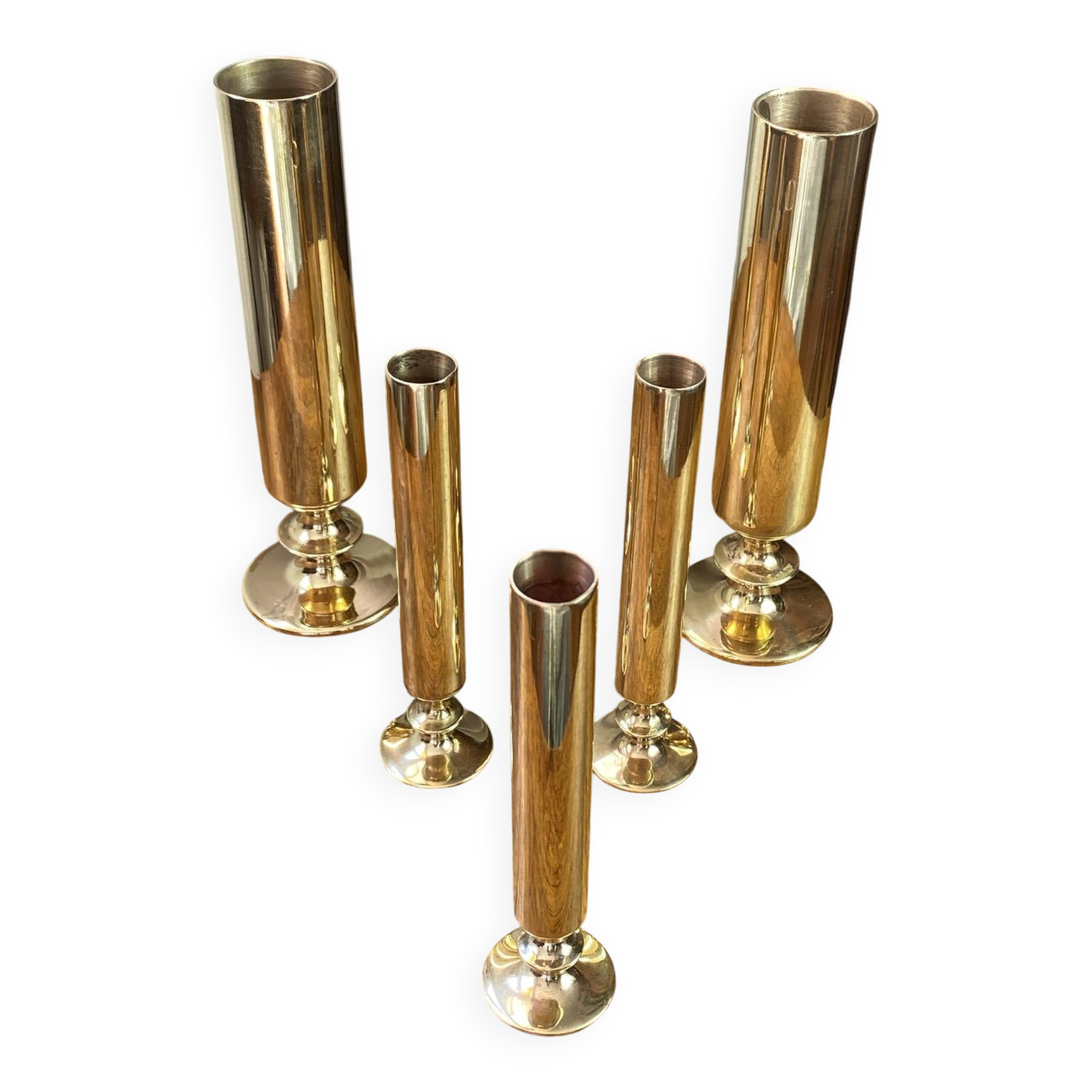 Set of candlesticks and tubular vases in solid brass.