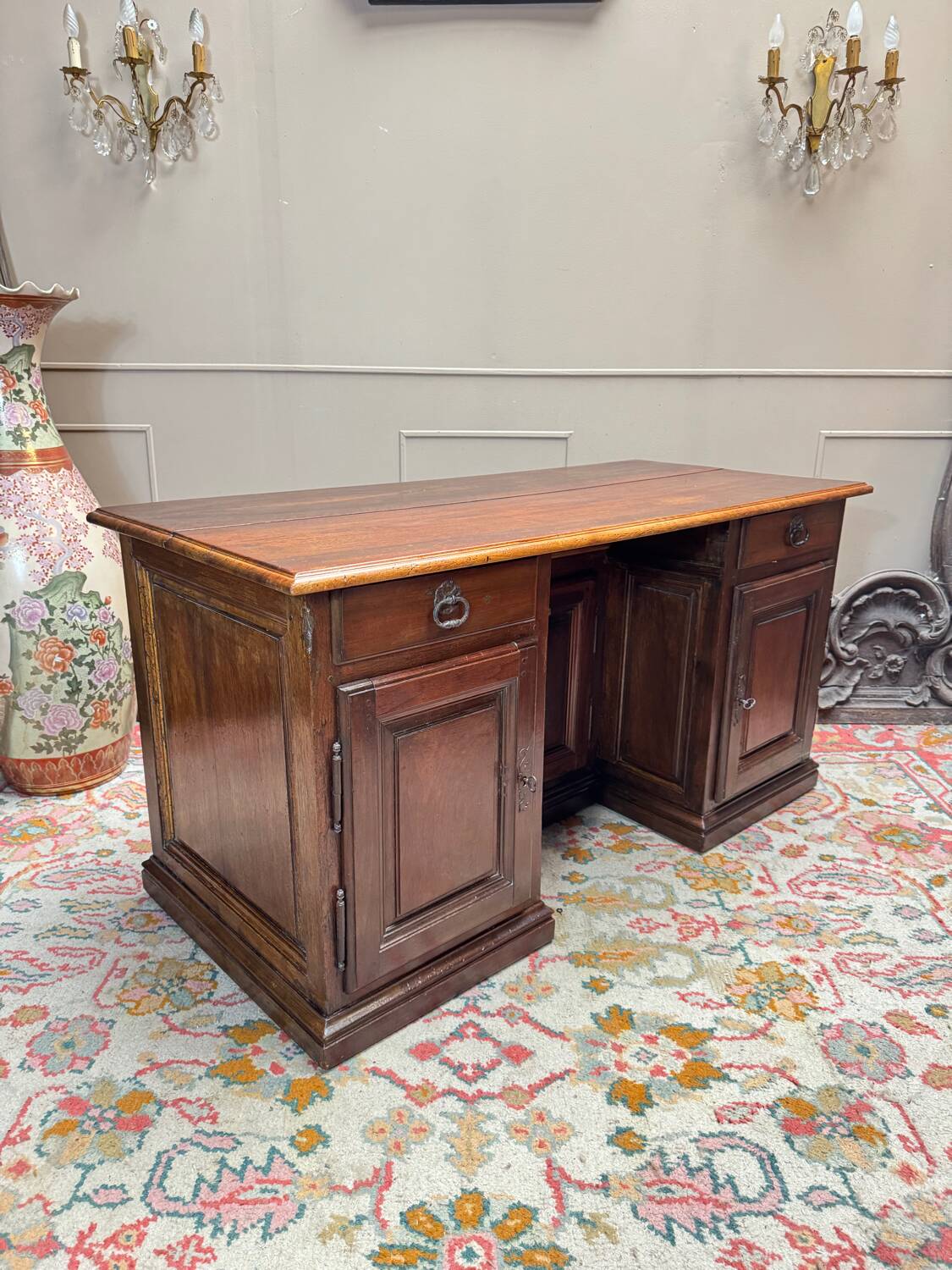 Bureau with a drawer in walnut, 18th century.