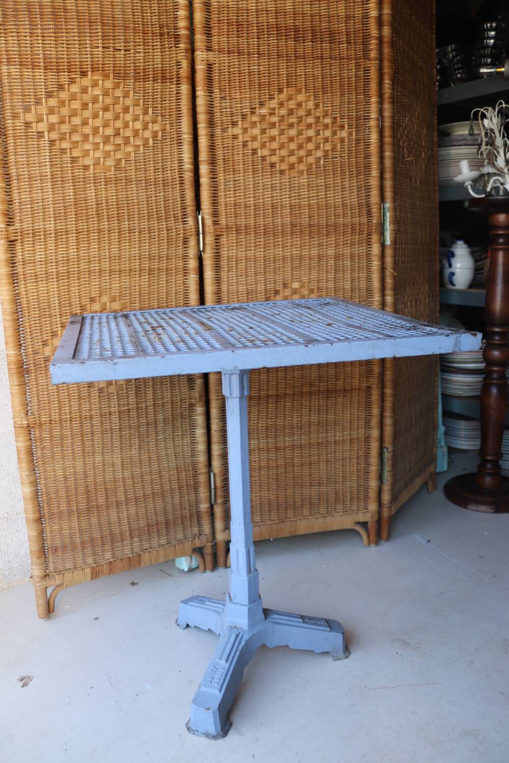 Old bistro table in cast iron and perforated metal, SIGHE Jeune Toulo