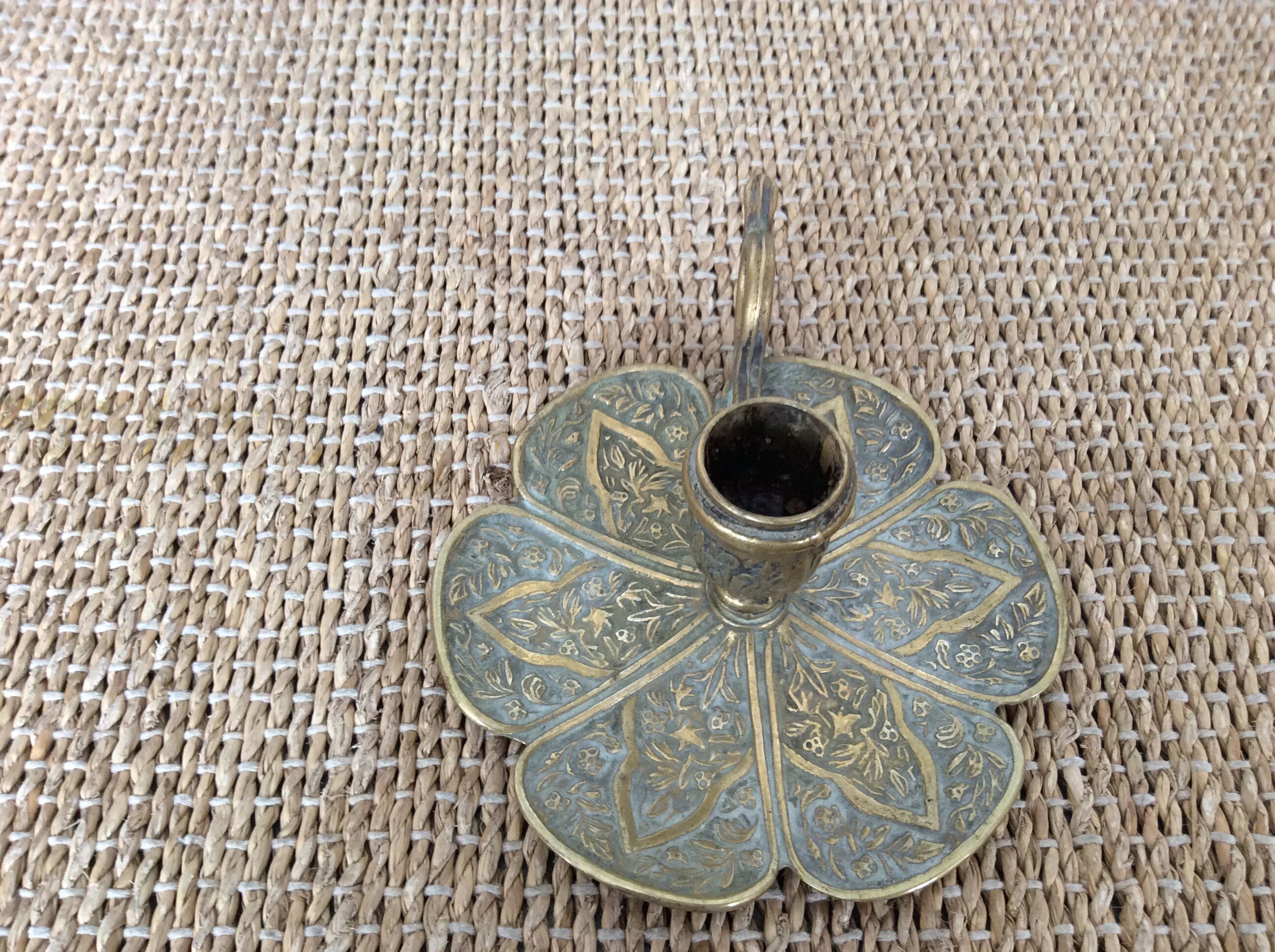 Cellar rat candle holder