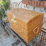 Wicker chest