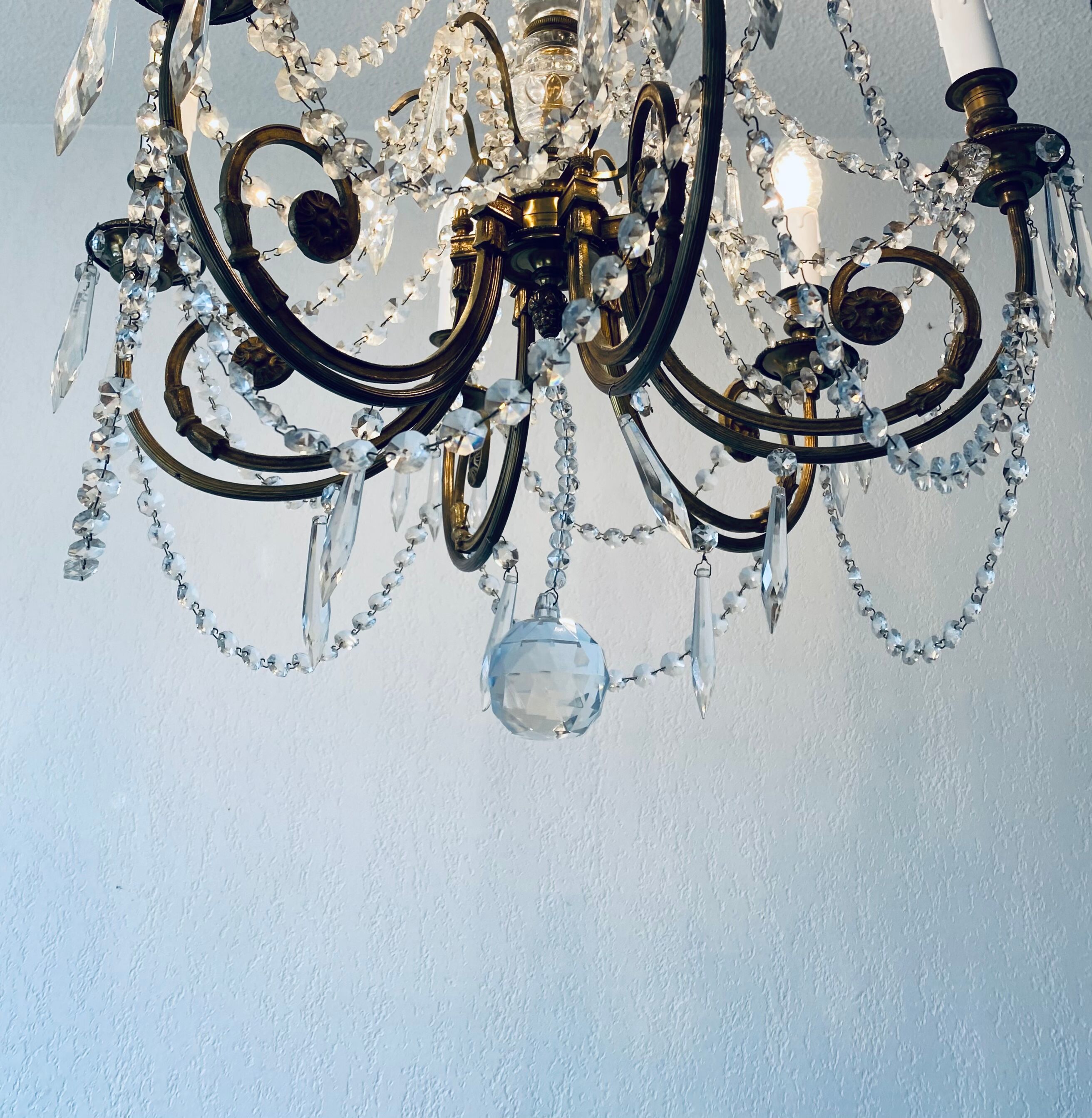 Chandelier with crystal and bronze tassels