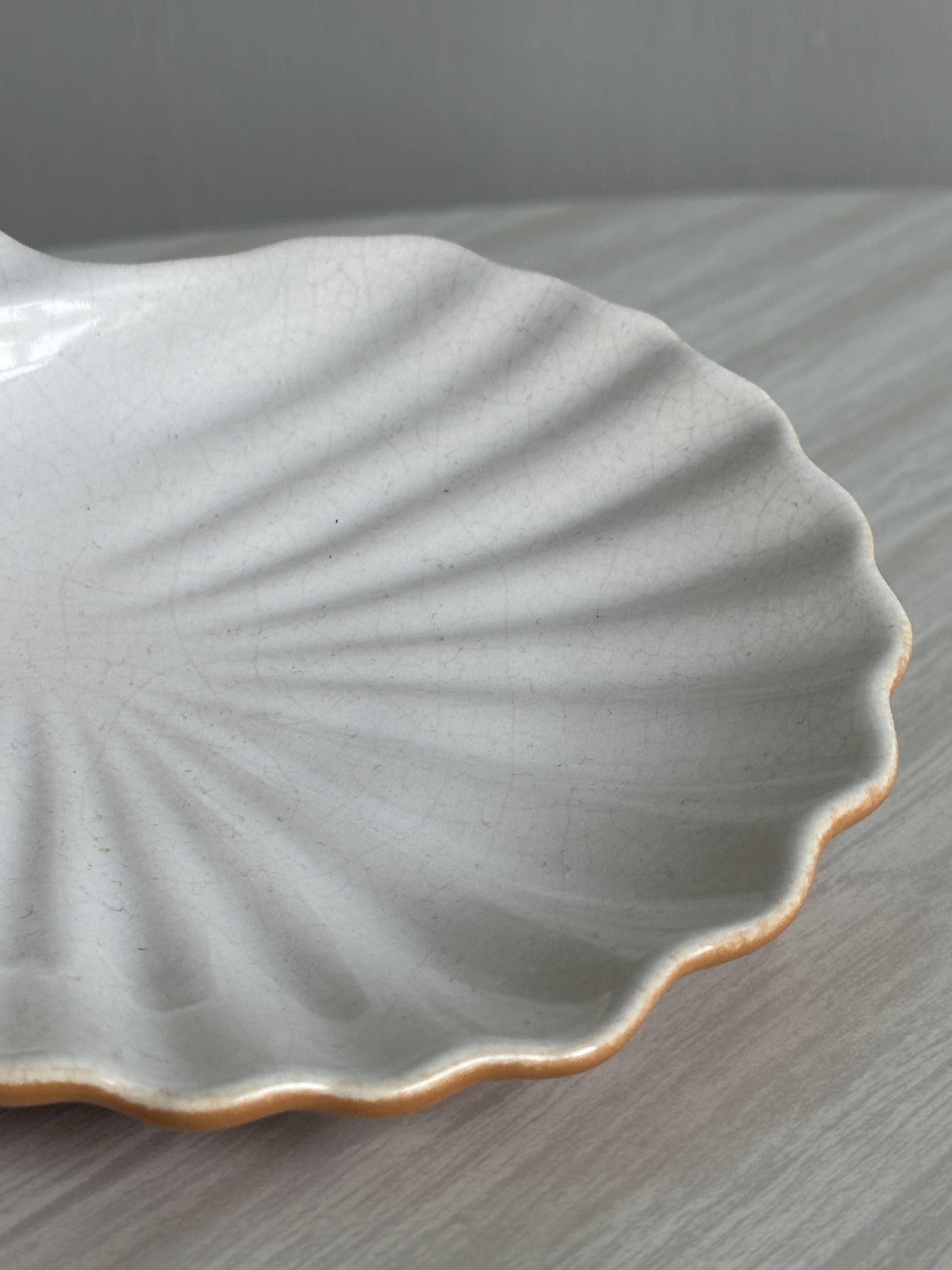 Coupelle en forme de coquillage bicolore, porte-savon