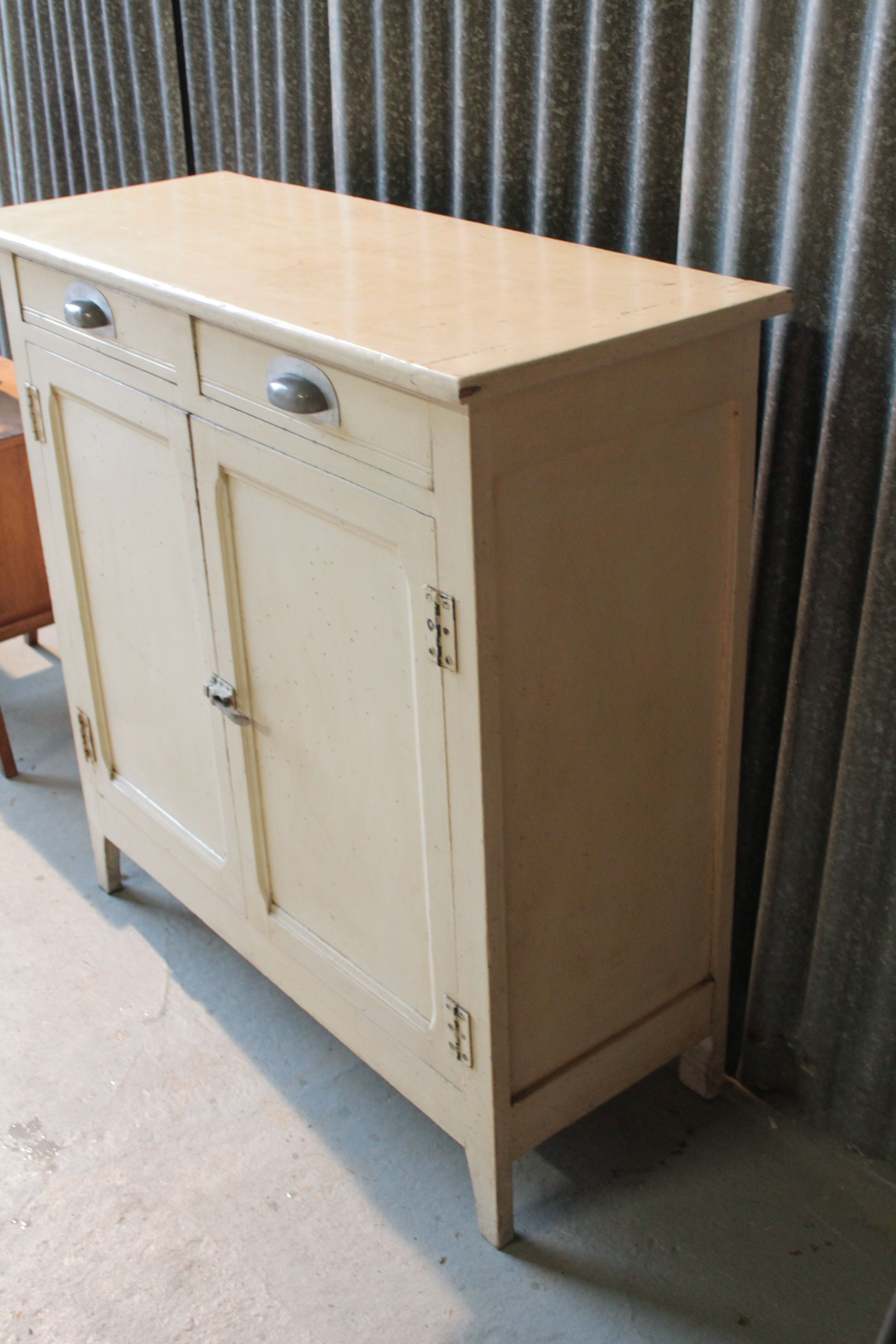 White parisian buffet