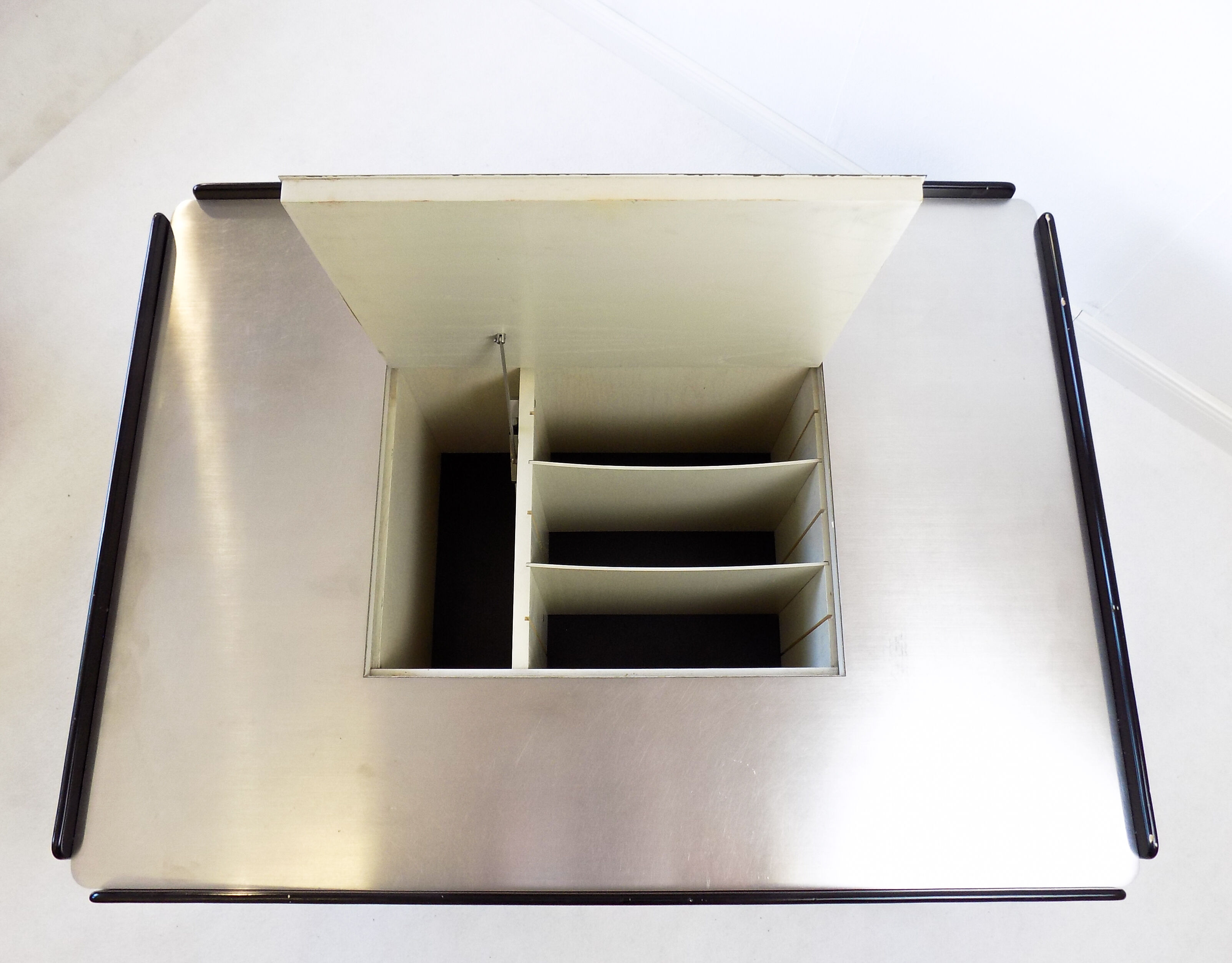 Gavina Caori coffee table by Vico Magistretti