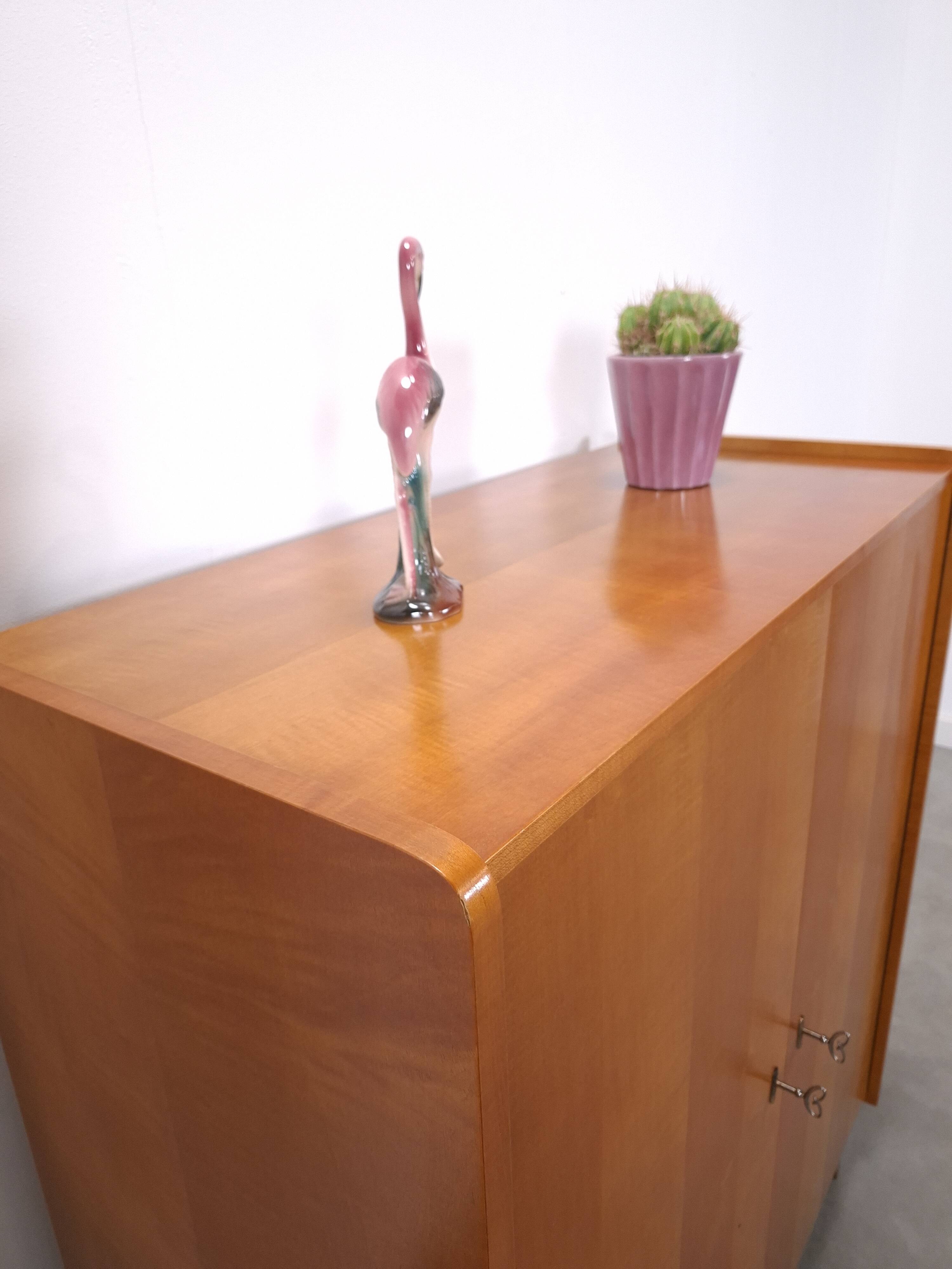 Kledingkast met legplanken en lades, opbergkast