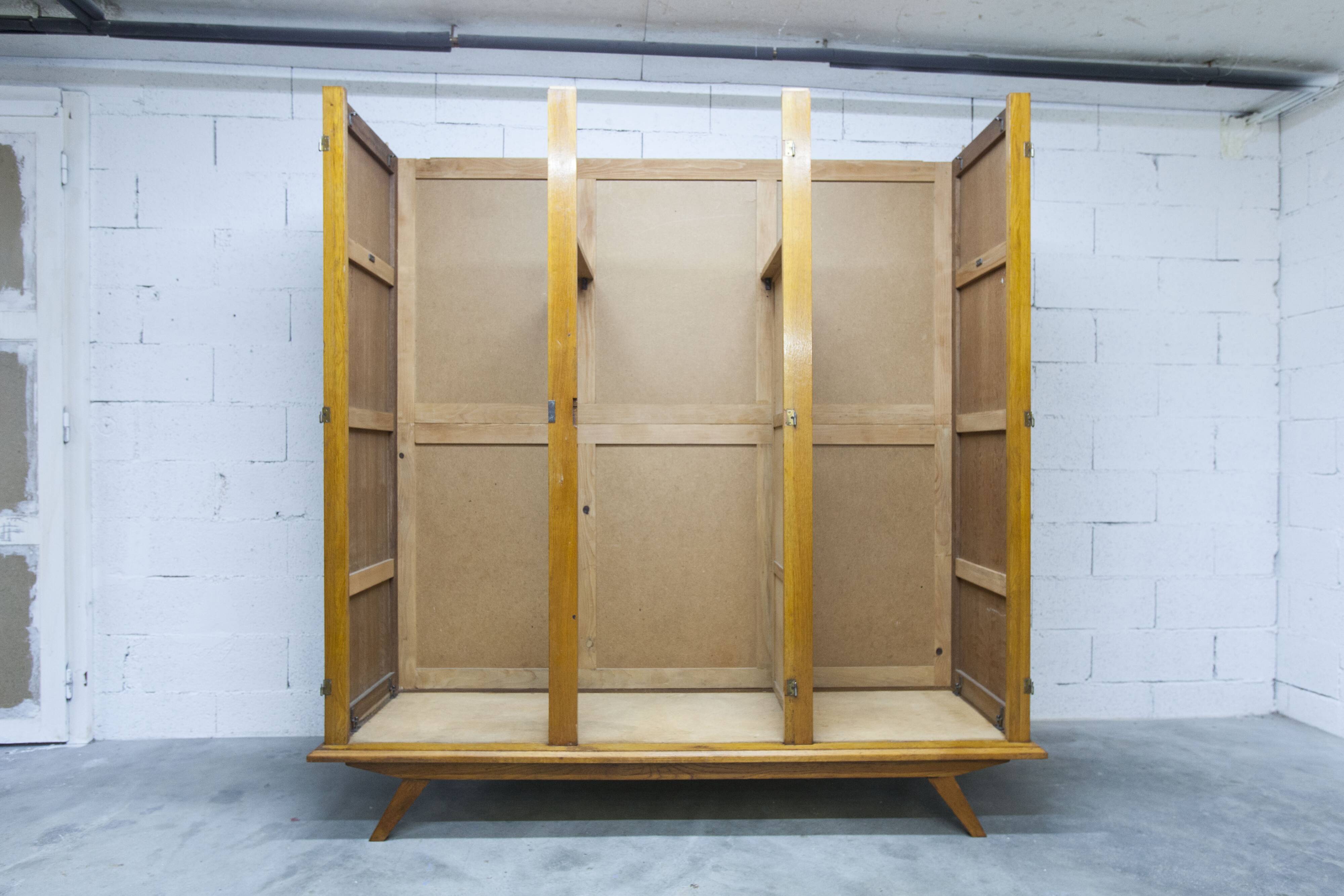 French wardrobe with tapered legs, 3 doors, 120cm hanging rail, new.