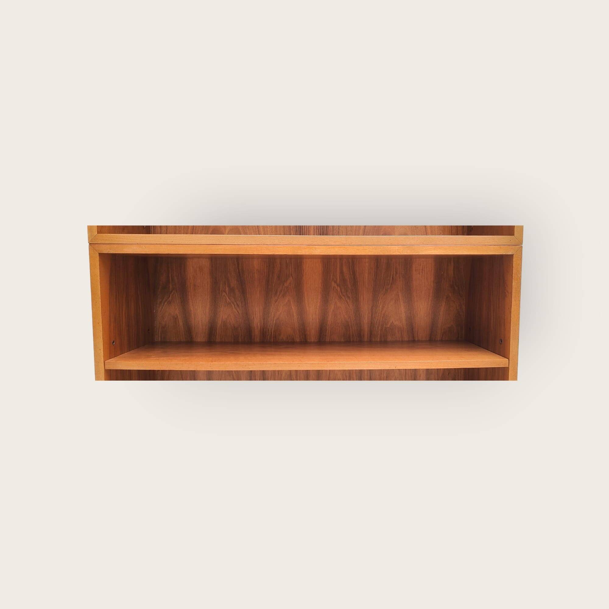 Bibliothèque du milieu du siècle