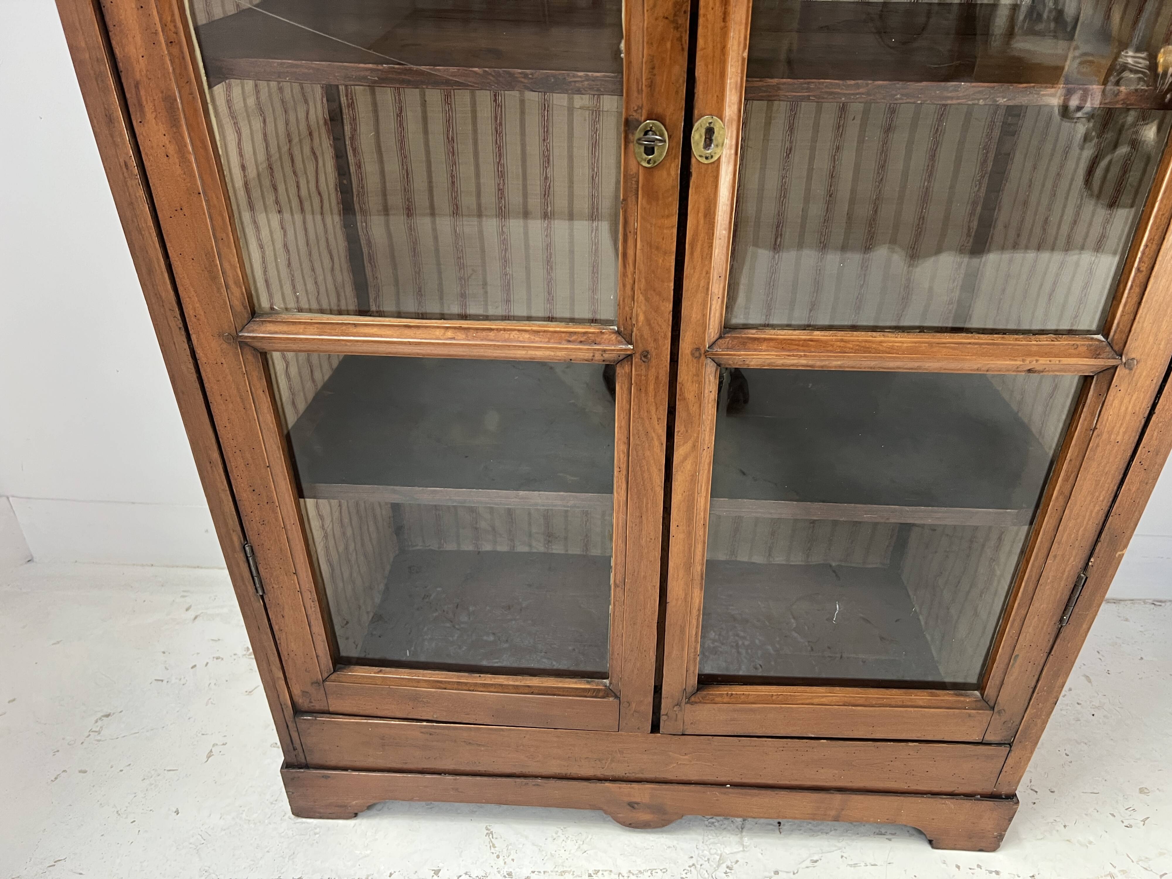 Pair of display cabinets in solid cherry wood from the 19th century.