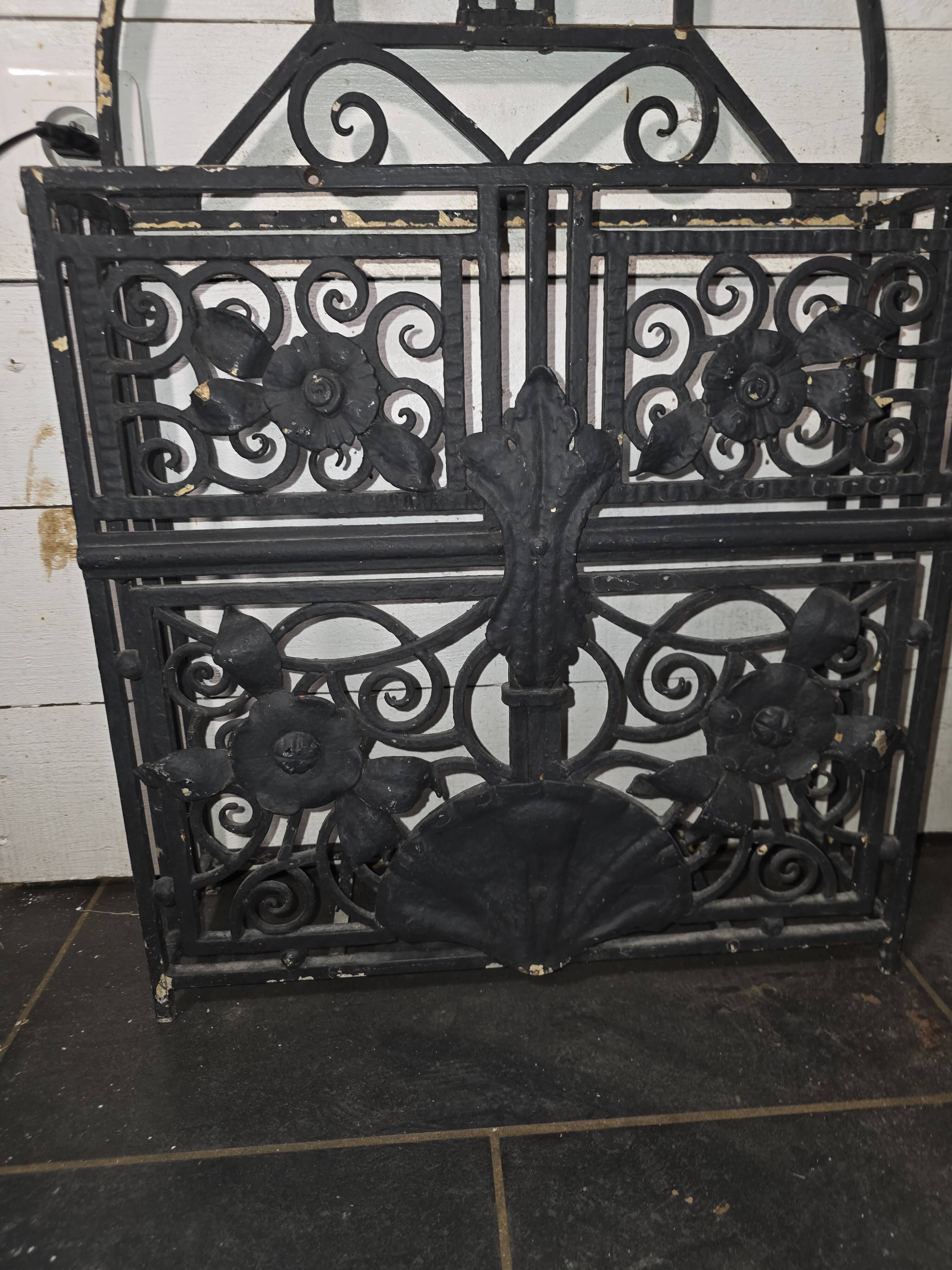 Art Deco coat rack wardrobe in wrought iron from the 1930s.