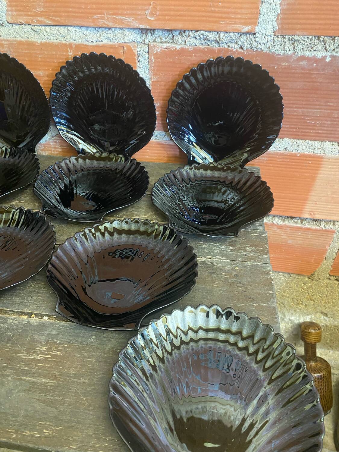 Set of 10 ARCOROC Shell-Shaped Plates Black Opaline 1970s