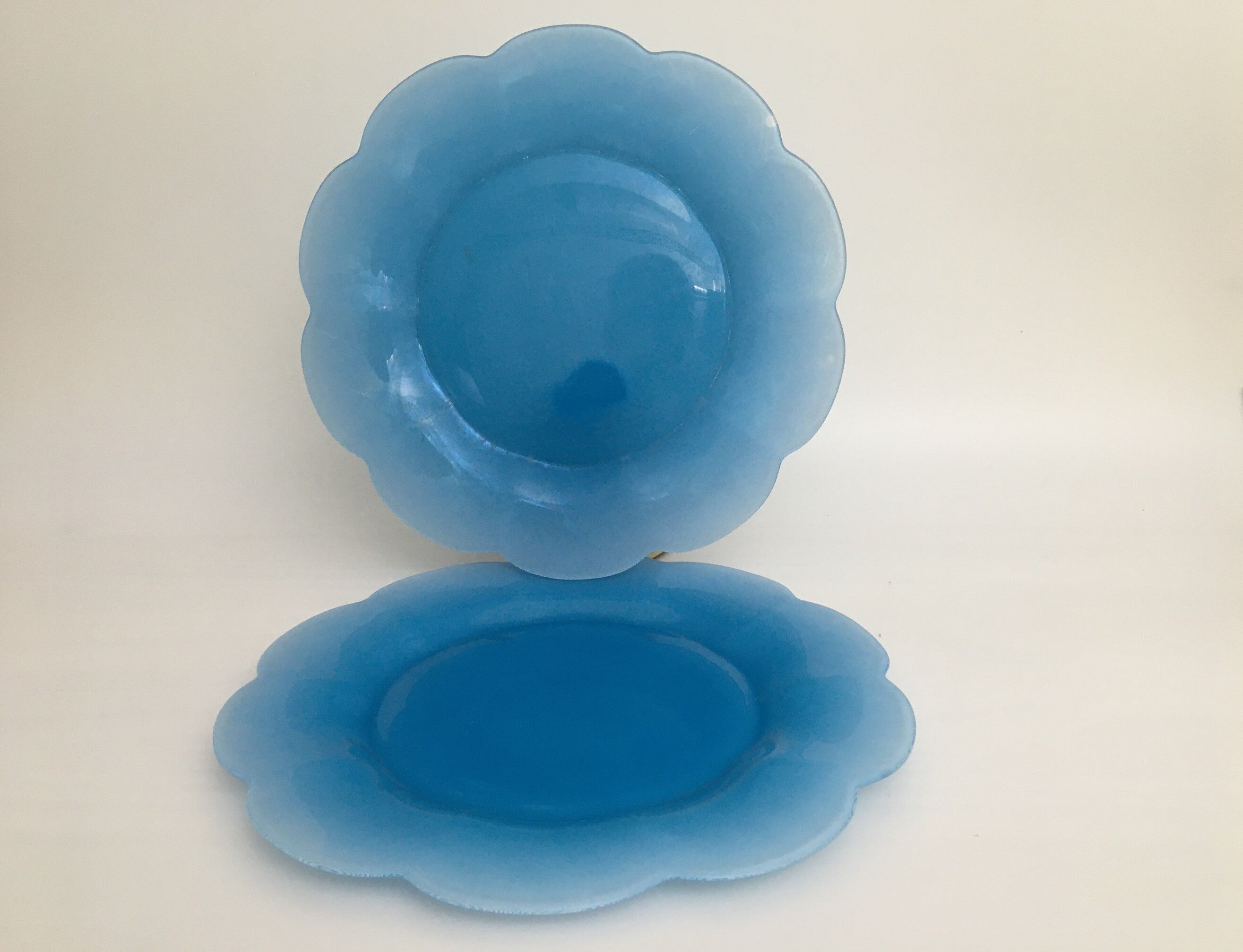 Set of 6 Vintage glass plates in matching colors