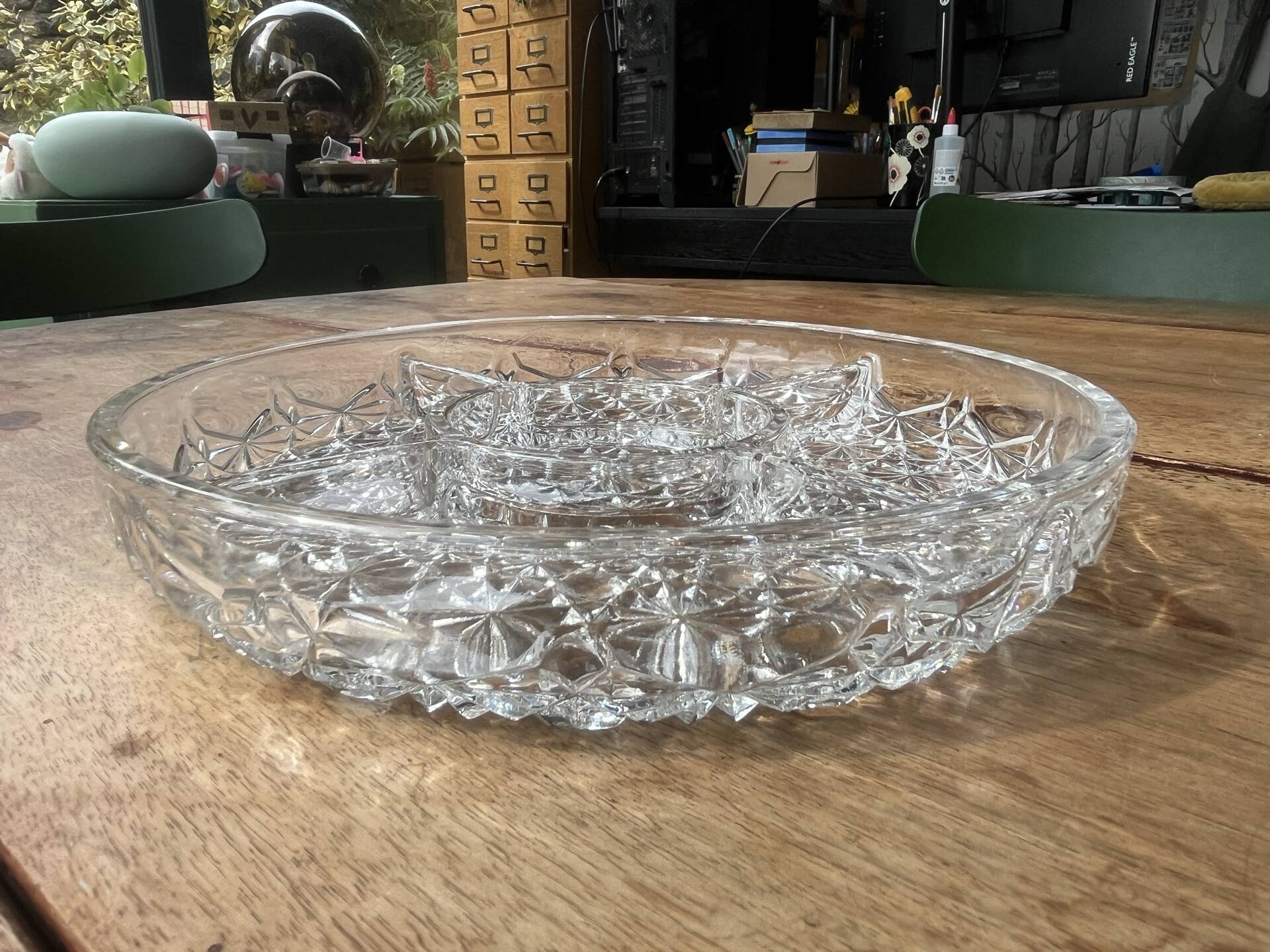 Plat en verre pressé