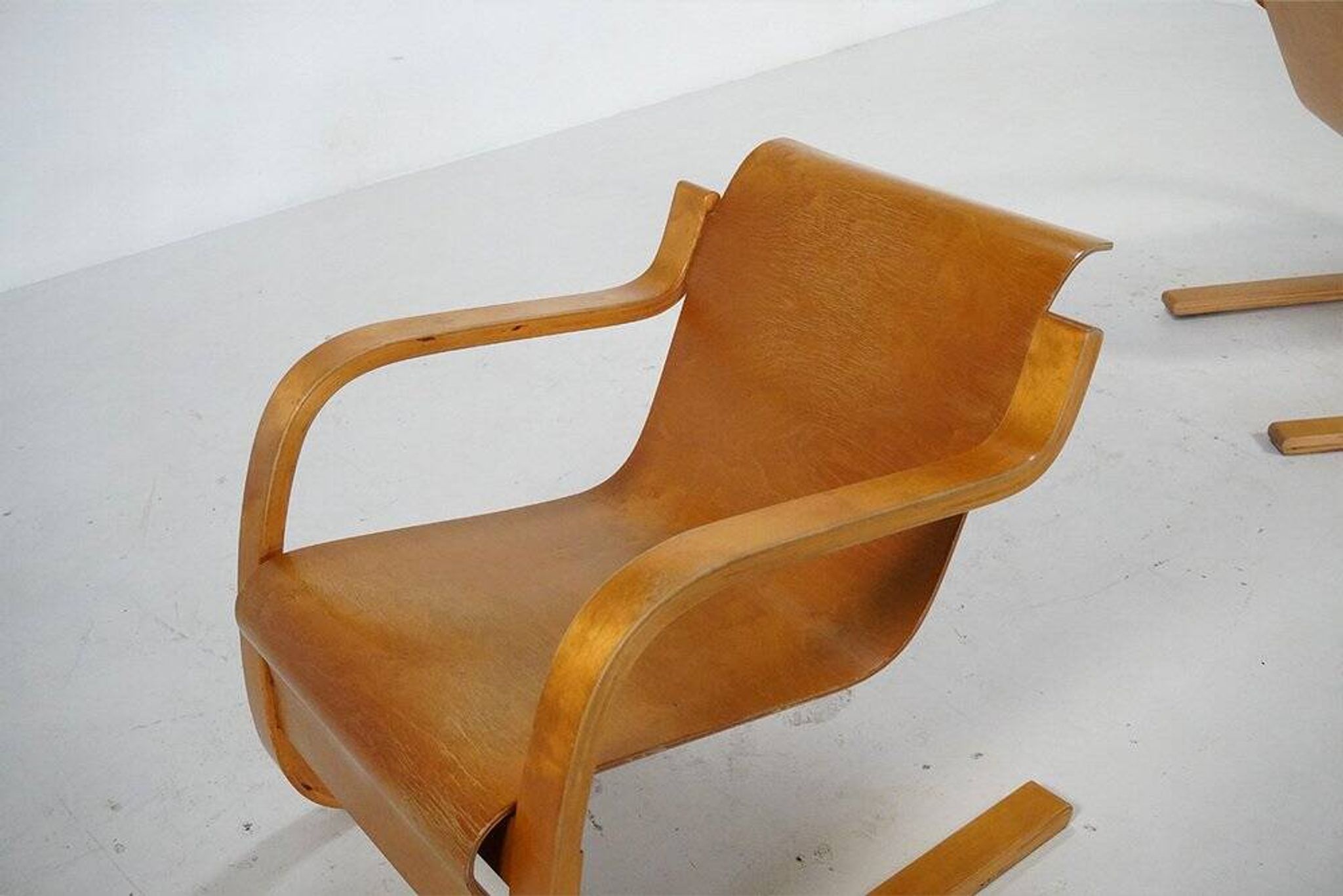 Ensemble de chaises longues cantilever n° 31 par Alvar Aalto, années 1930.