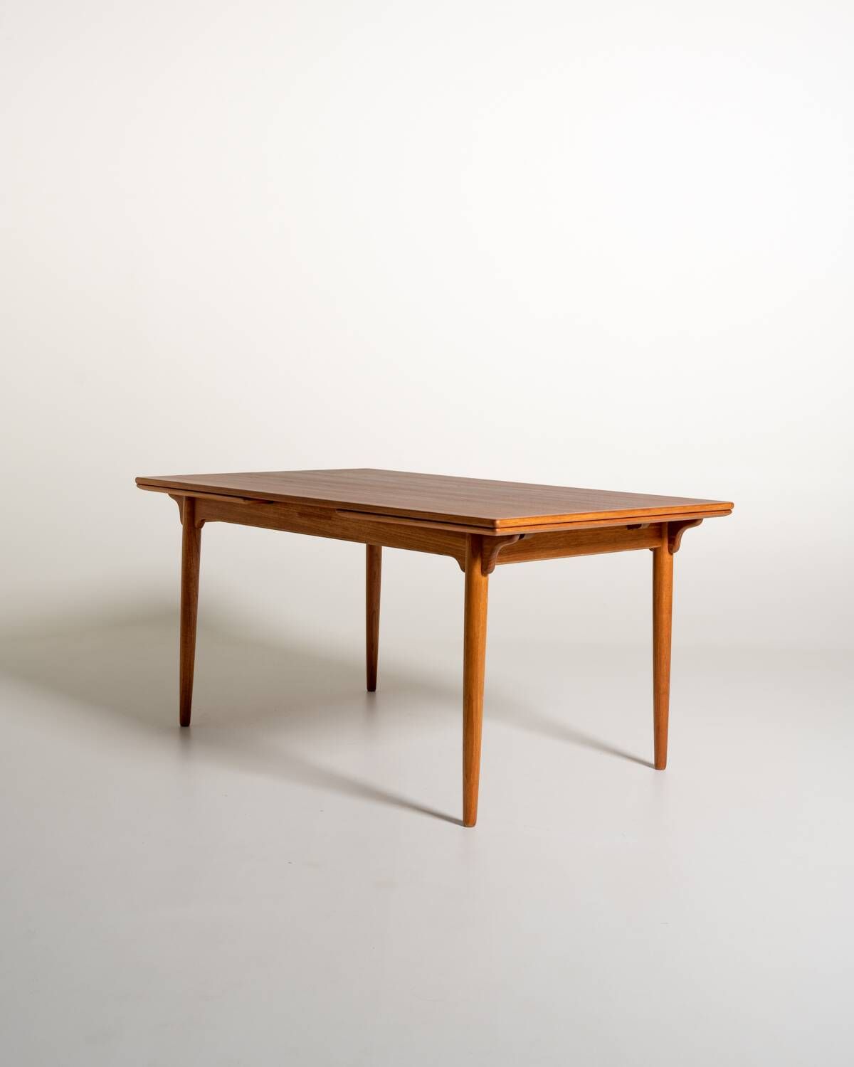 Table à manger "Modèle 54" produite par Omann Jun., années 1960.