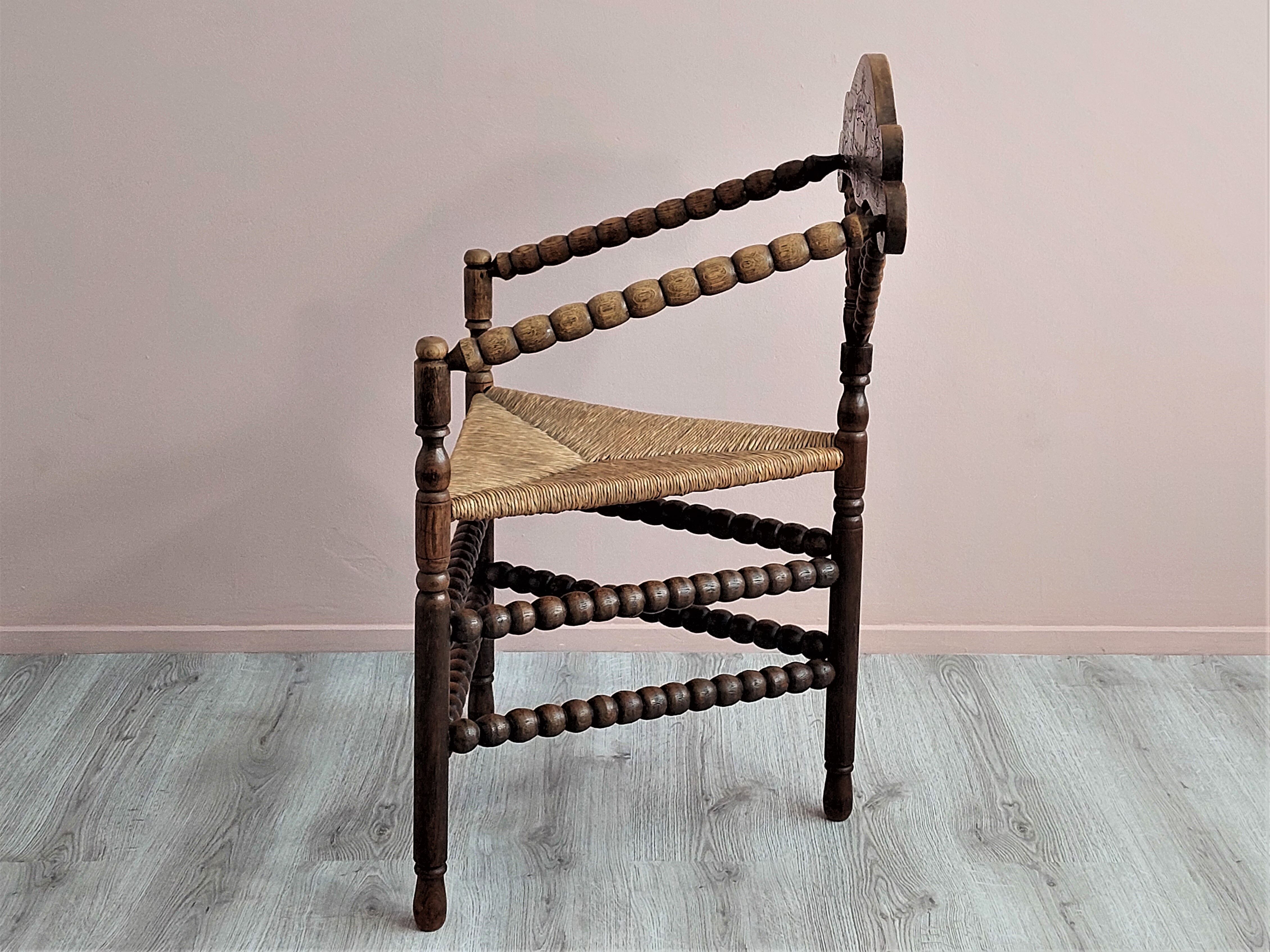 Chaise triangulaire hollandaise Bobbin Turners, années 1900.